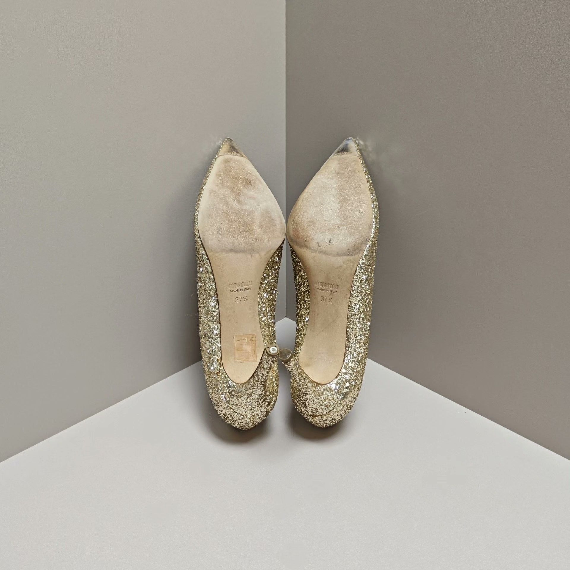 Miu Miu Miu Miu Gold Lowtop Sneakers us_7 Women Size US 7 / IT 37 - 5 Thumbnail