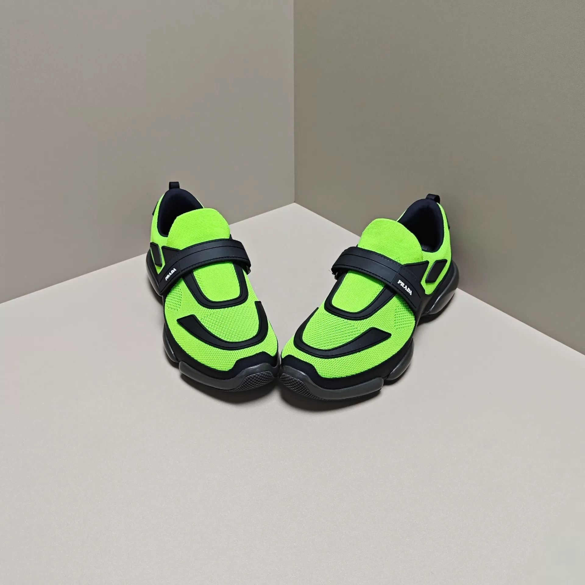 Prada Prada Casual Lowtop Sneakers 7 Men Size US 7 / EU 40 - 2 Thumbnail