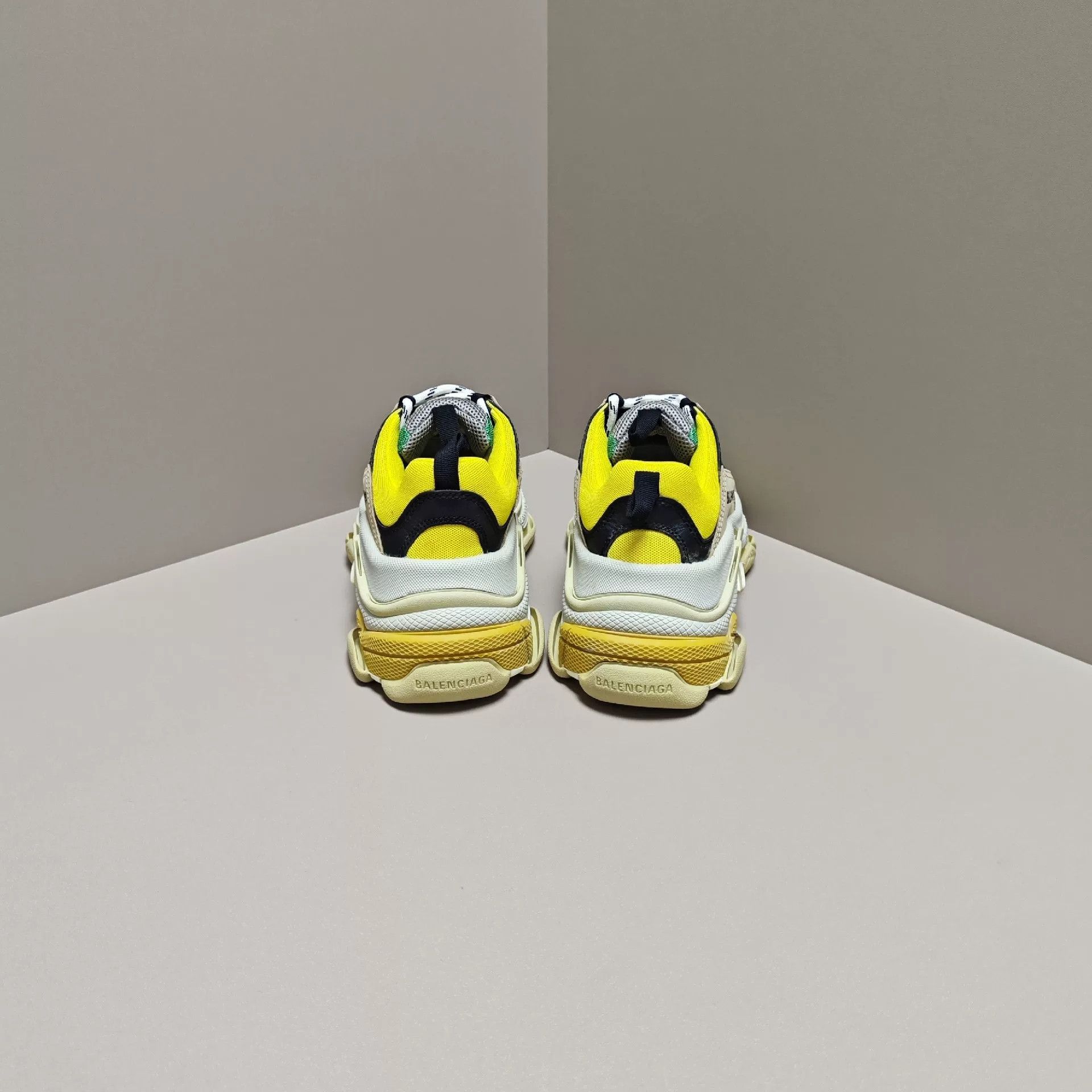 Balenciaga Balenciaga Lowtop Sneakers us_6 Women Size US 6 / IT 36 - 3 Thumbnail