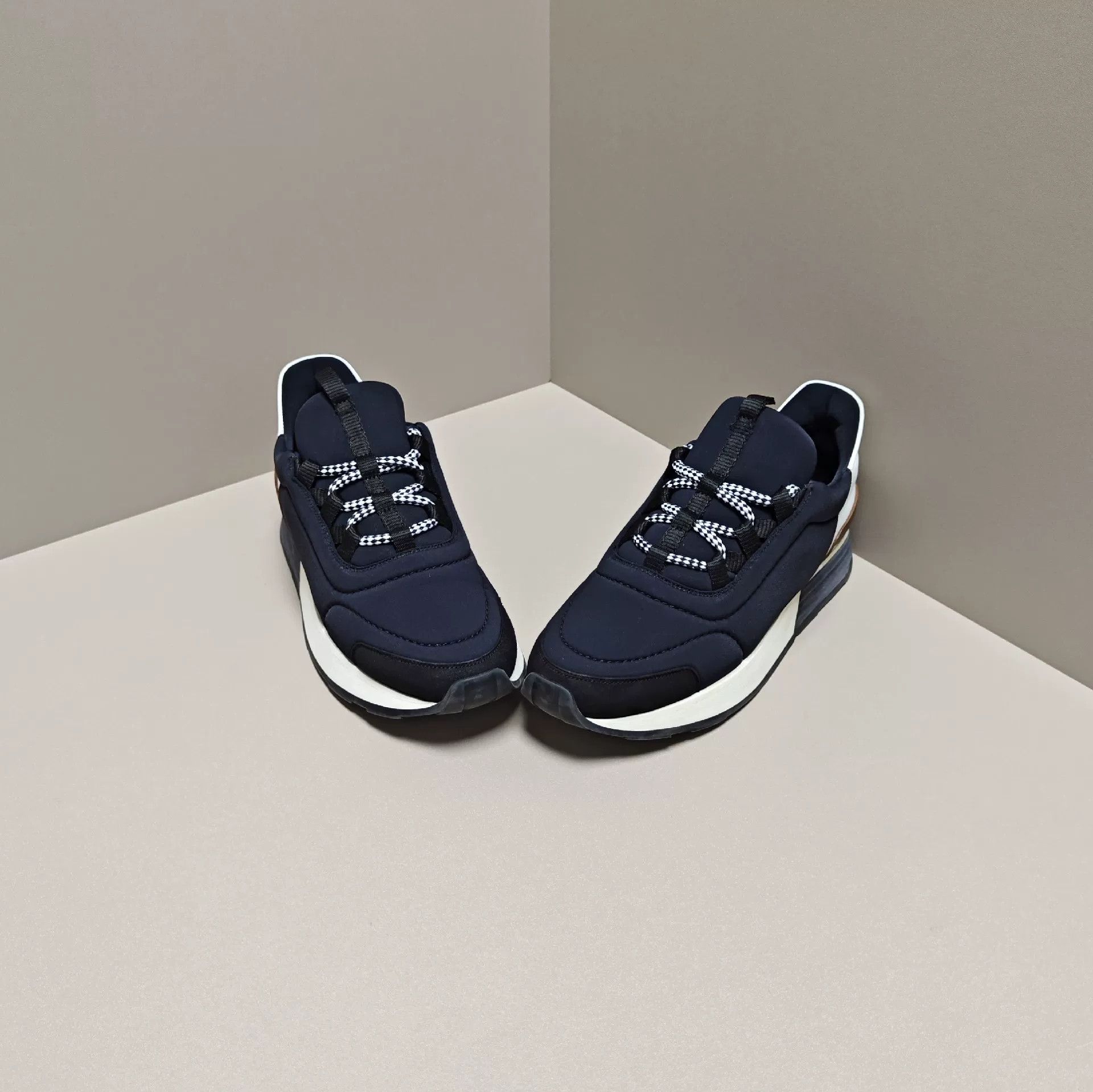Hermes Hermes Casual Lowtop Sneakers us_6 Women Size US 6 / IT 36 - 2 Thumbnail