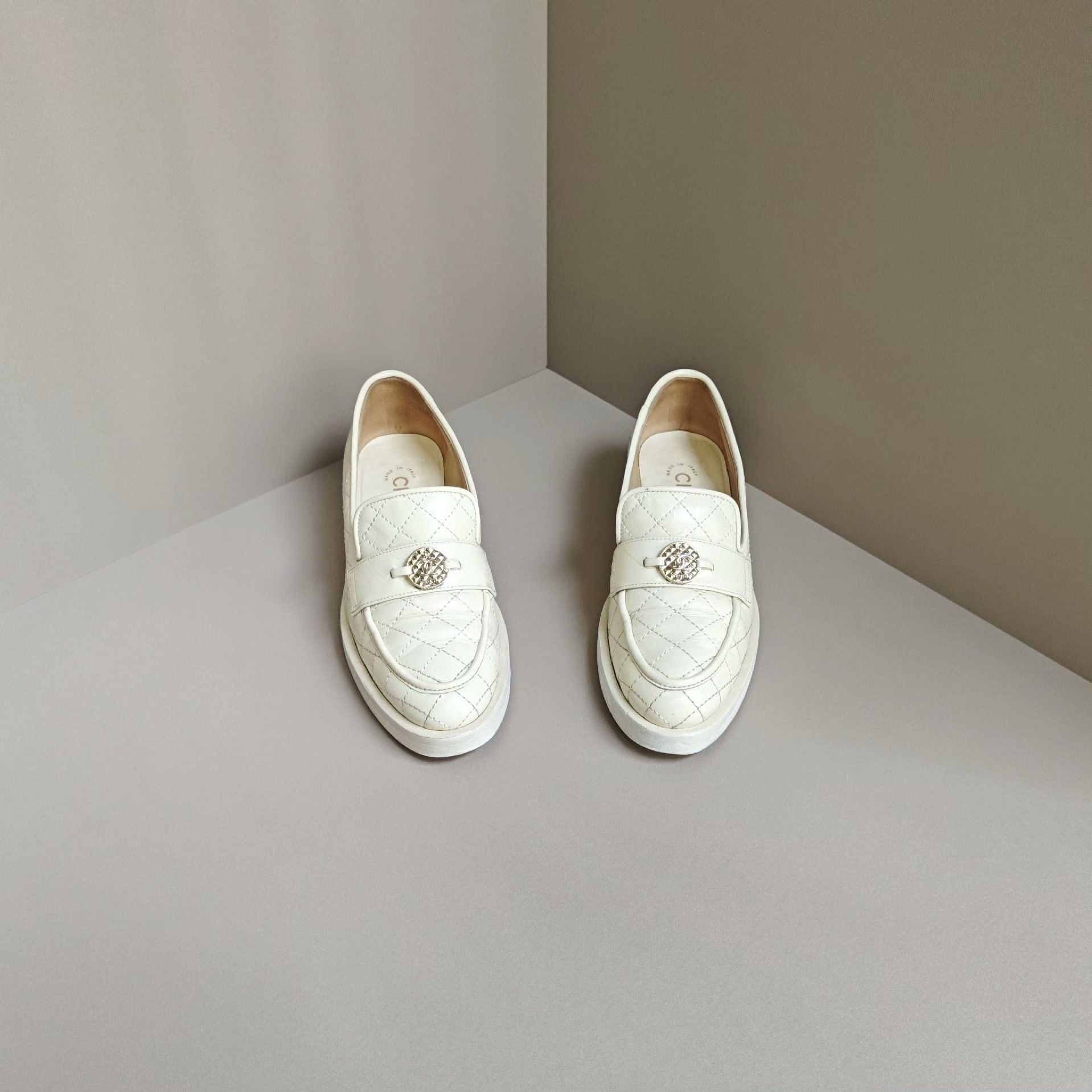 Chanel Chanel White Lowtop Sneakers us_5 Women Size US 5 / IT 35 - 2 Thumbnail
