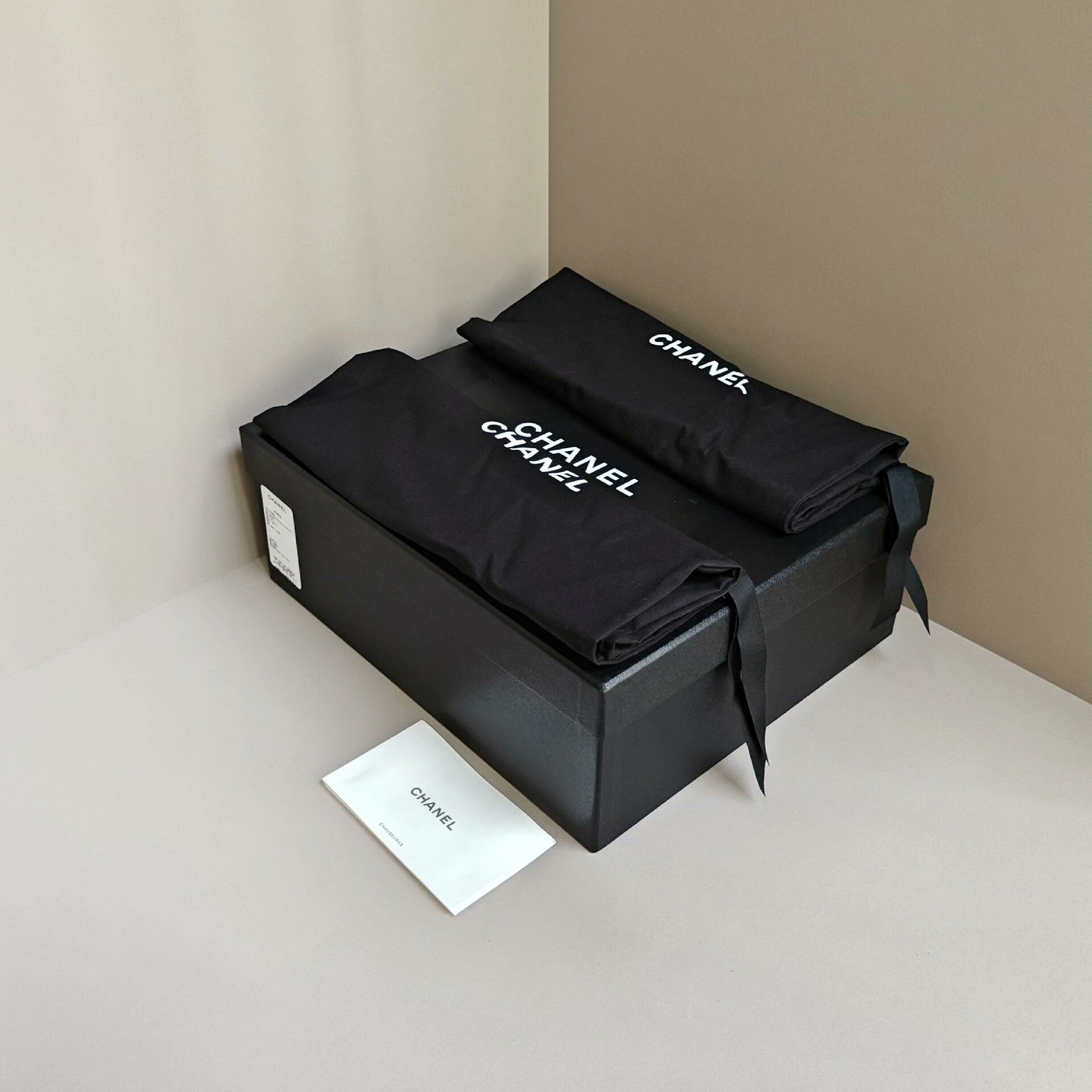 Chanel Chanel White Lowtop Sneakers us_5 Women Size US 5 / IT 35 - 6 Thumbnail