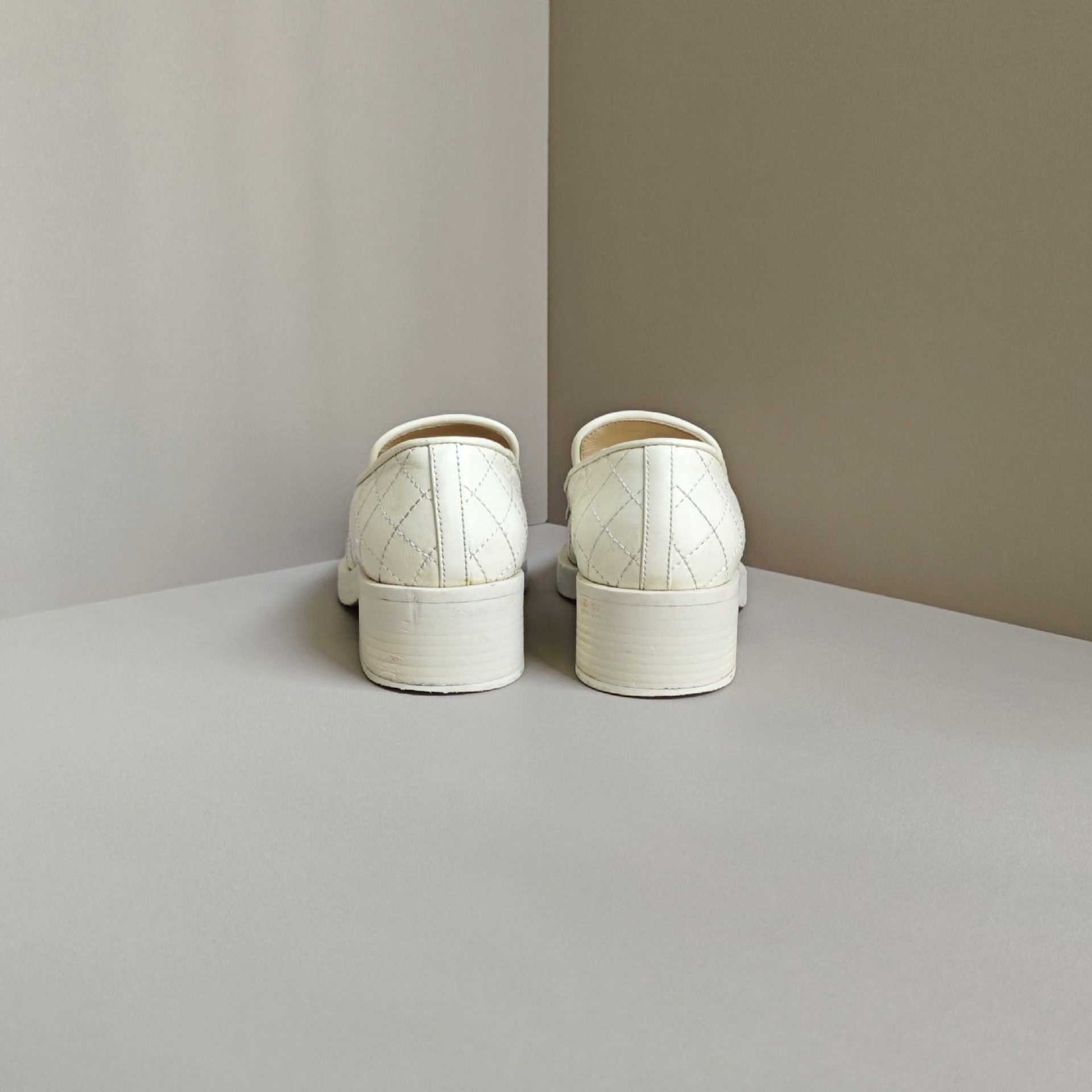 Chanel Chanel White Lowtop Sneakers us_5 Women Size US 5 / IT 35 - 3 Thumbnail