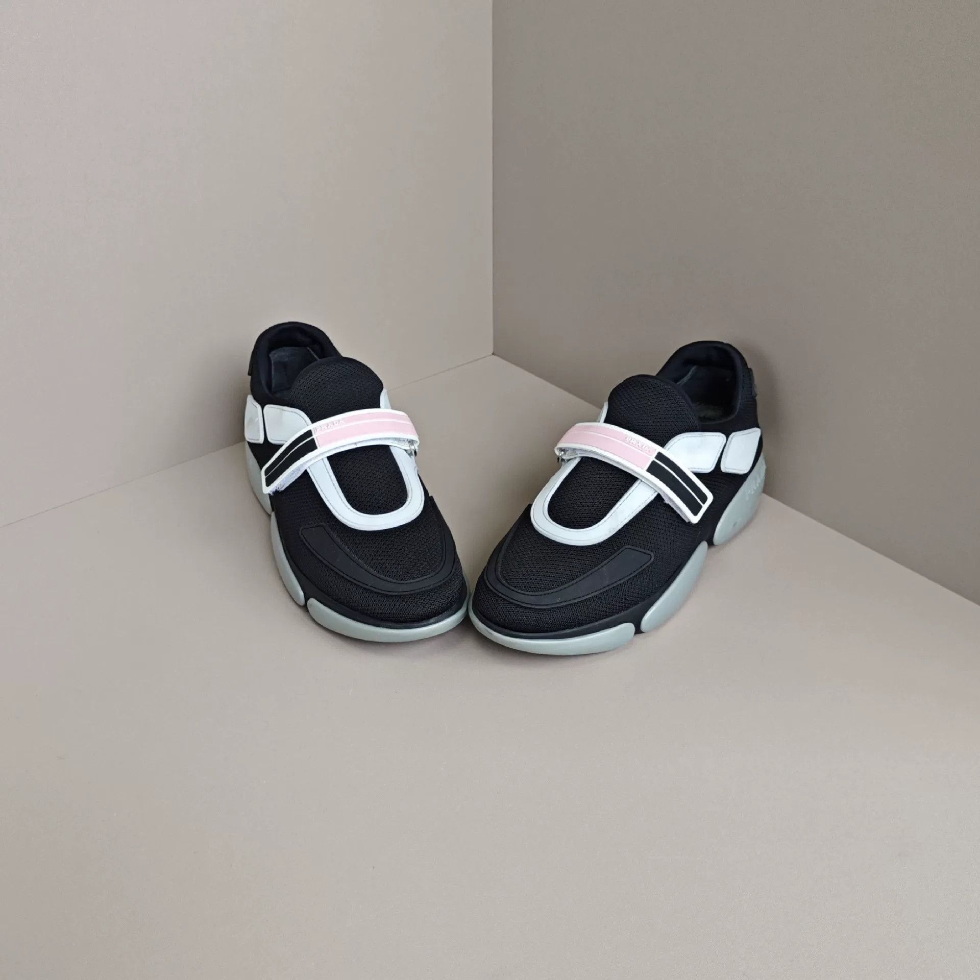 Prada Prada Casual Lowtop Sneakers us_5 Women Size US 5 / IT 35 - 2 Thumbnail
