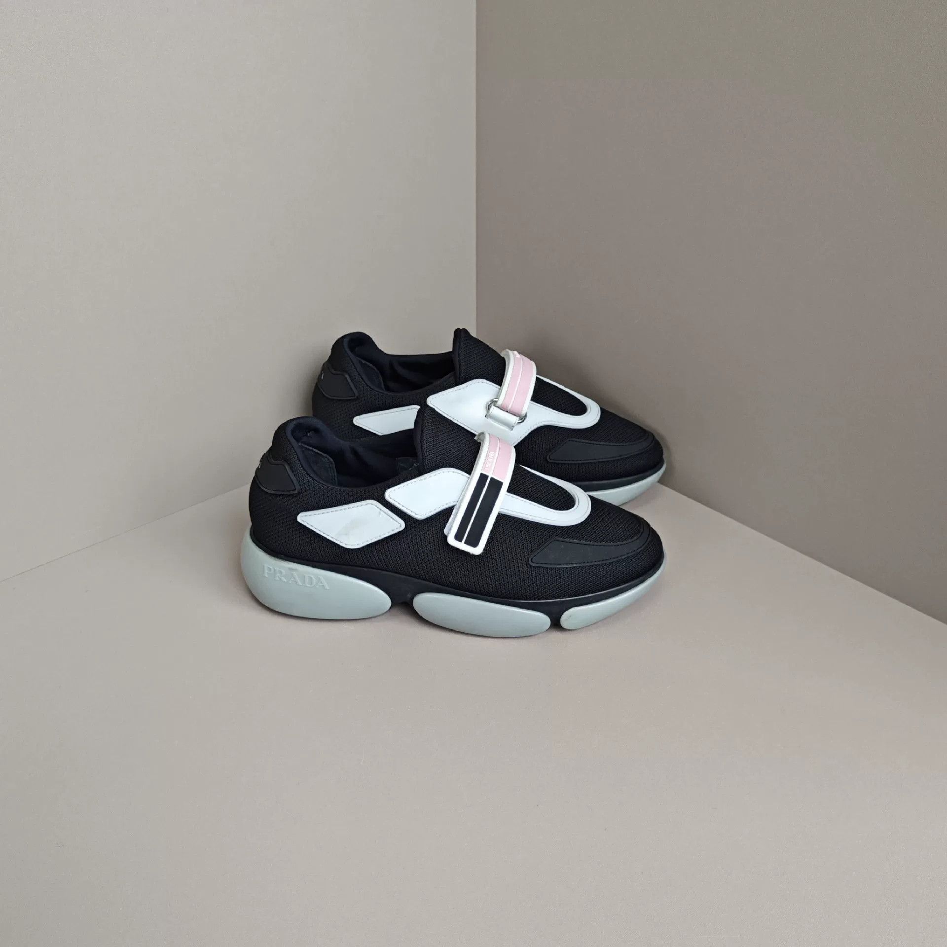 Prada Prada Casual Lowtop Sneakers us_5 Women Size US 5 / IT 35 - 4 Thumbnail
