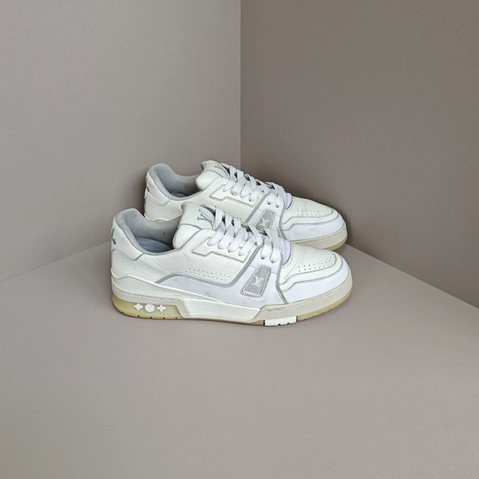 Louis Vuitton Louis Vuitton Training White Lowtop Sneakers 8 Men Size US 8 / EU 41 - 4 Thumbnail
