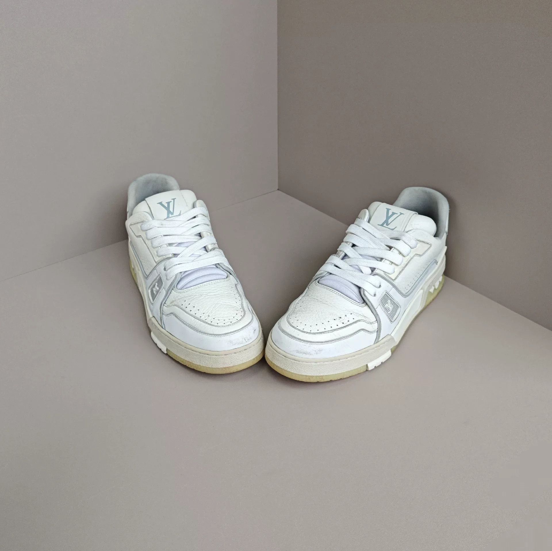 Louis Vuitton Louis Vuitton Training White Lowtop Sneakers 8 Men Size US 8 / EU 41 - 2 Thumbnail