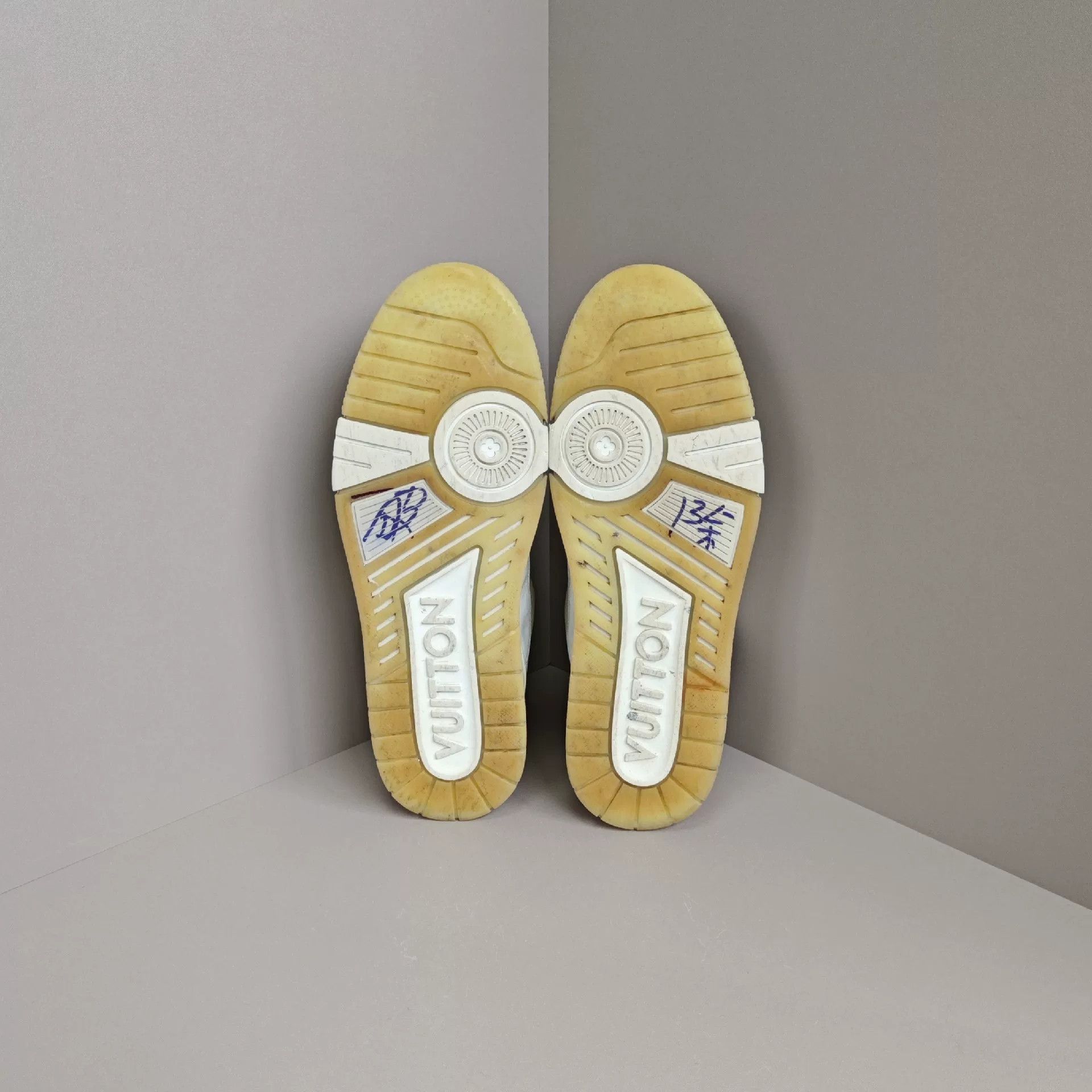Louis Vuitton Louis Vuitton Training White Lowtop Sneakers 8 Men Size US 8 / EU 41 - 5 Thumbnail