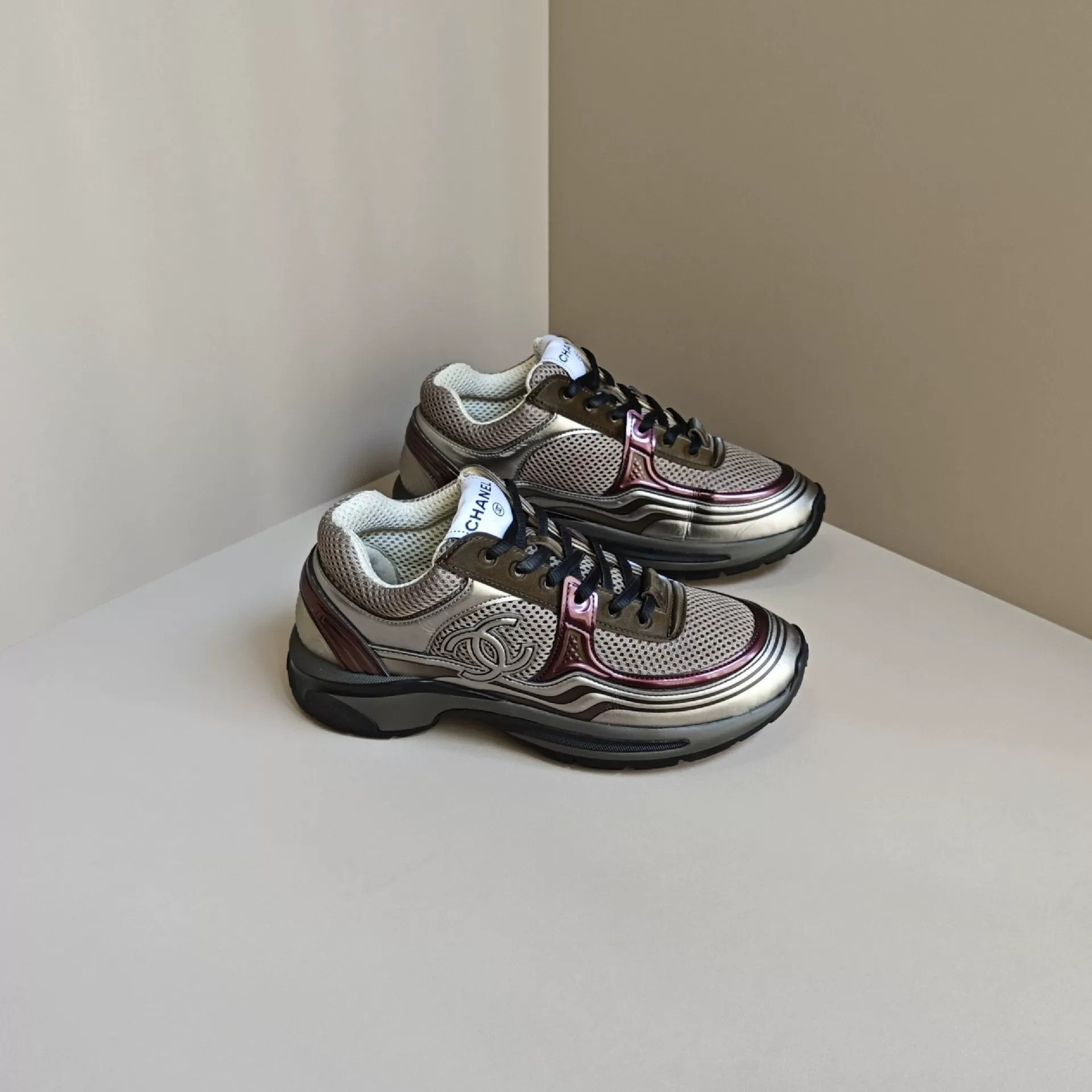 Chanel Chanel Red Lowtop Sneakers us_6 Women Size US 6 / IT 36 - 4 Thumbnail