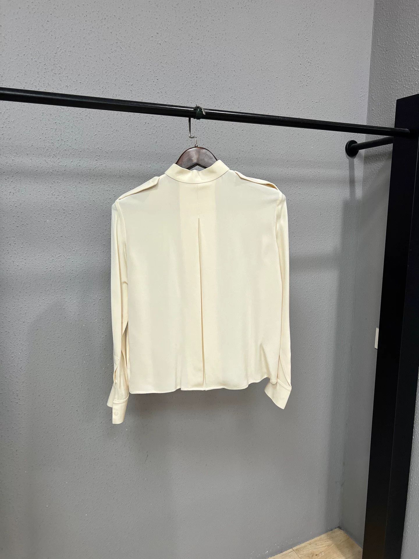 Celine Celine Silk Shirt Size M / US 6-8 / IT 42-44 - 2 Thumbnail