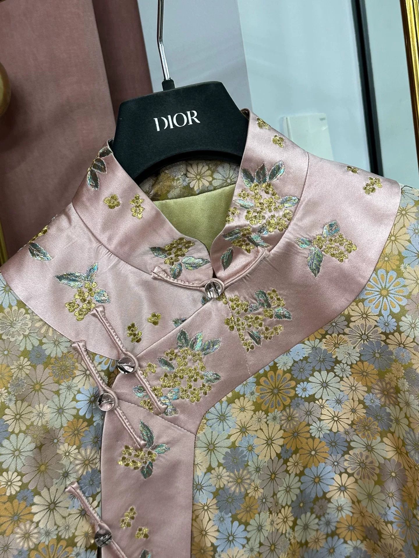 Shanghai Tang New Chinese-style Embroidered Coat Size M / US 6-8 / IT 42-44 - 2 Thumbnail