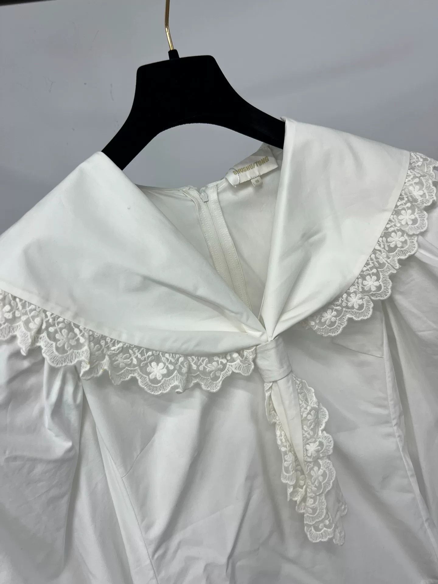 DEN IM by SIKI IM SHUSHU/TONG White Bubble Sleeve Navy Collar Blouse Size M / US 6-8 / IT 42-44 - 2 Thumbnail