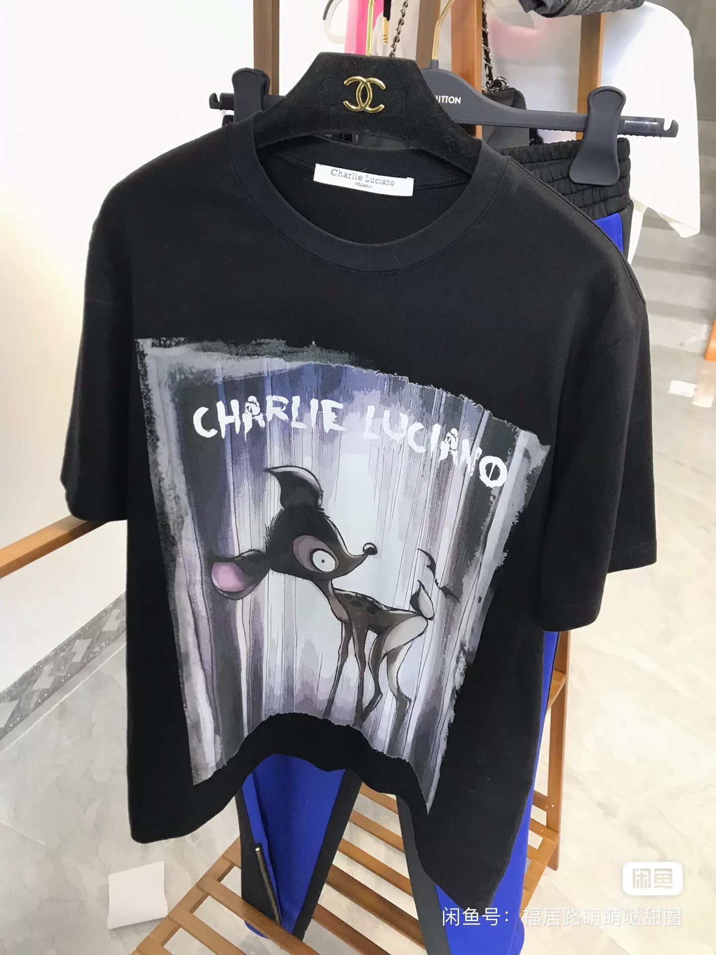 Other Charlie Luciano Black Graphic Tee Size 40" / US 18 - 9 Thumbnail