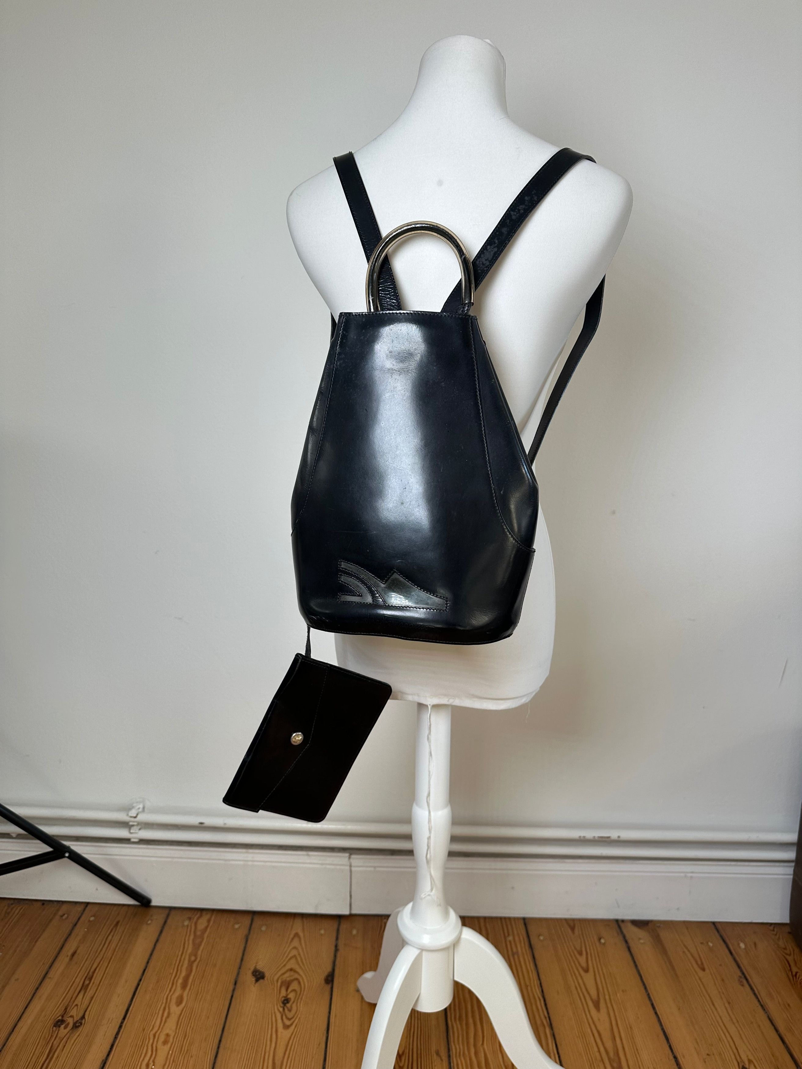 Salvatore Ferragamo Vintage Patent Leather Drawstring Backpack Black Size ONE SIZE - 14 Thumbnail