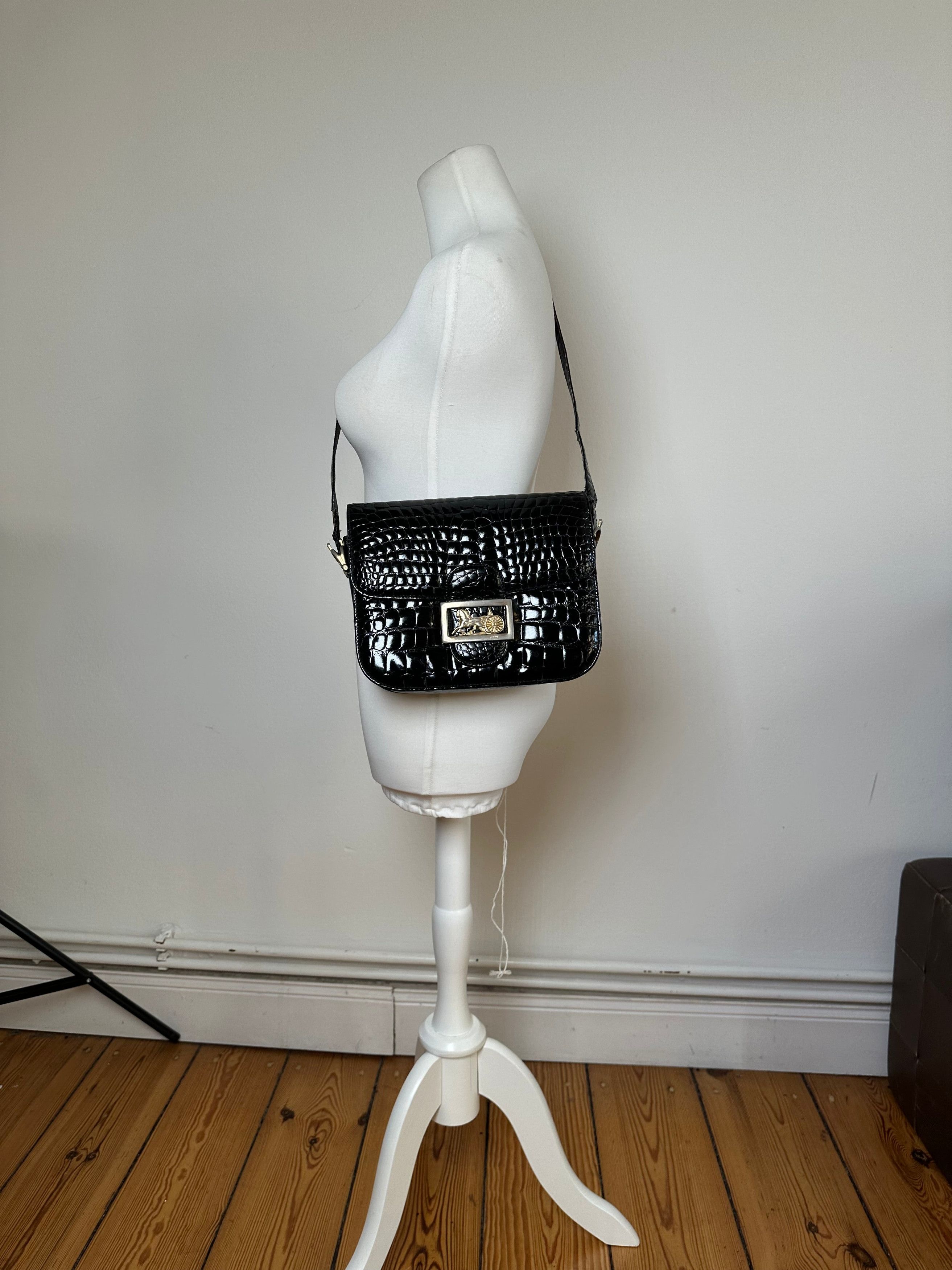 Celine Vintage Croc-Embossed Leather Shoulder Bag Black Size ONE SIZE - 14 Thumbnail