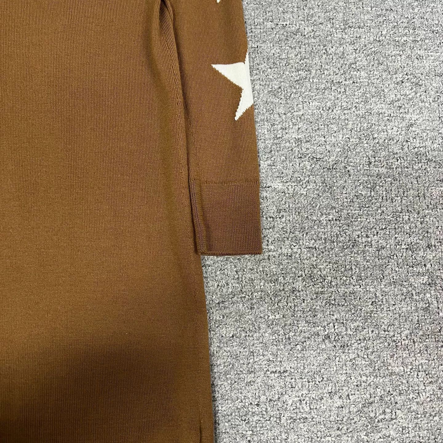 Burberry Burberry Star Knit Dress New UK2 Size M / US 6-8 / IT 42-44 - 3 Thumbnail