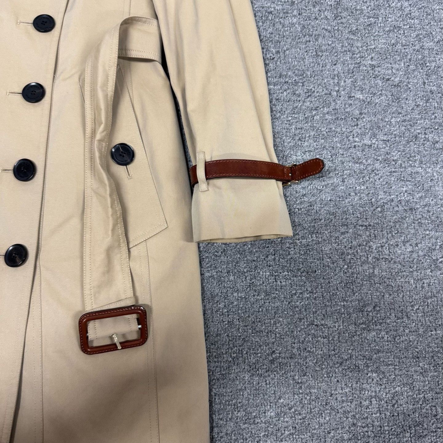 Burberry Burberry Khaki Classic Double-Breasted Trench UK4 Size M / US 6-8 / IT 42-44 - 3 Thumbnail