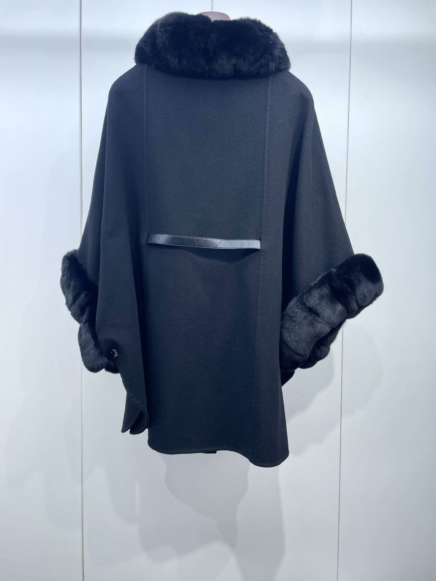 Loro Piana Loro Piana Chinchilla Cashmere Cape Coat Size M / US 6-8 / IT 42-44 - 2 Thumbnail