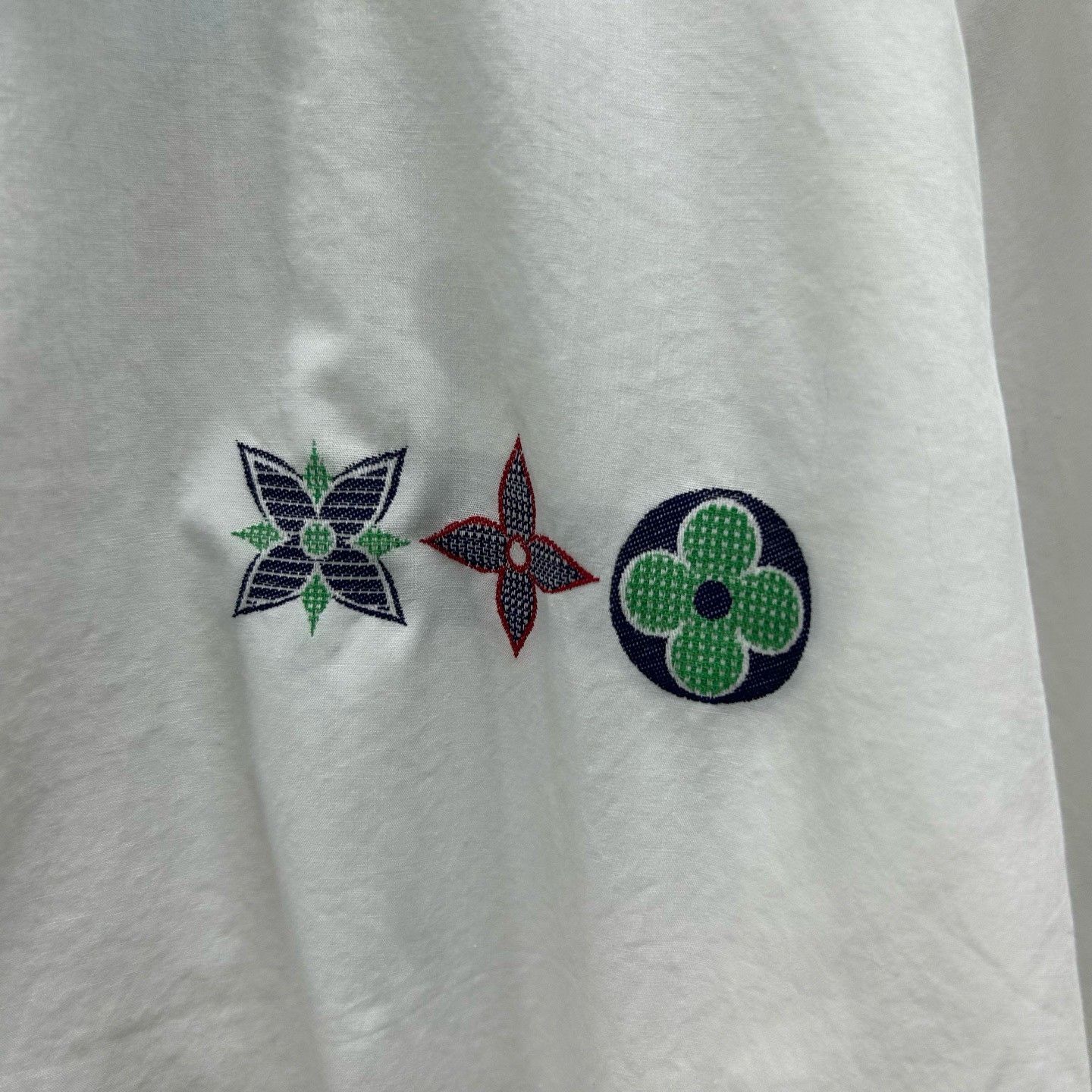 Louis Vuitton Louis Vuitton White Three Logo Print Shirt Size US M / EU 48-50 / 2 - 3 Thumbnail