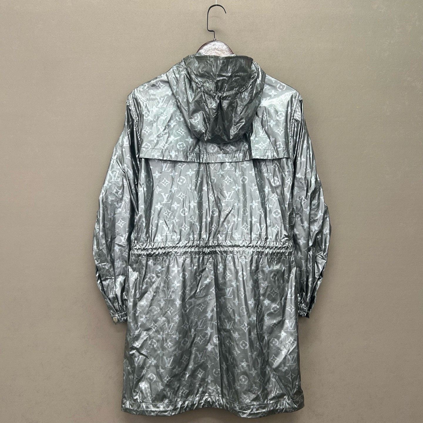 Louis Vuitton Louis Vuitton Runway Silver Coated Monogram Trench Size US M / EU 48-50 / 2 - 2 Thumbnail