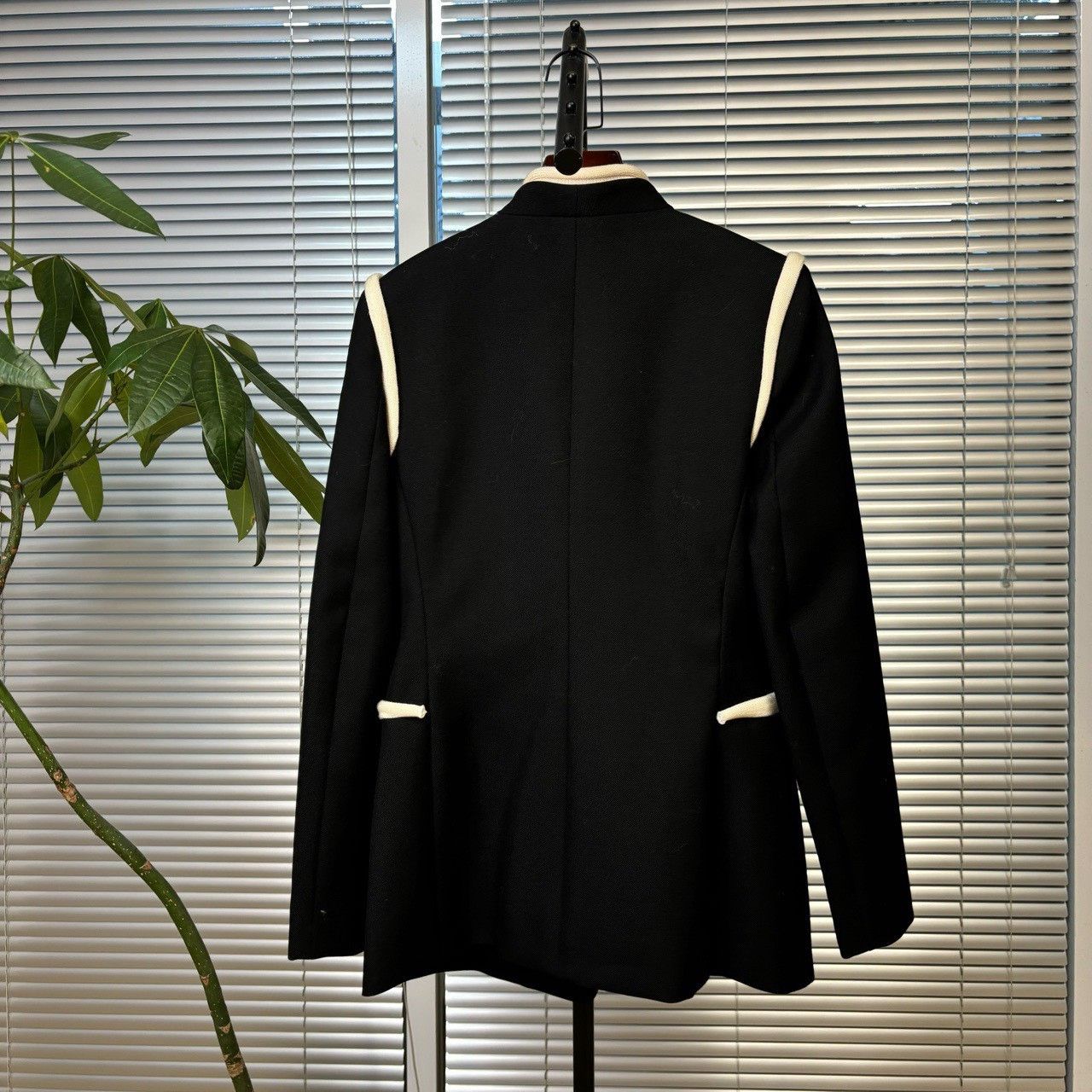 Louis Vuitton Louis Vuitton Women's Blazer CL01384 Size M / US 6-8 / IT 42-44 - 5 Thumbnail