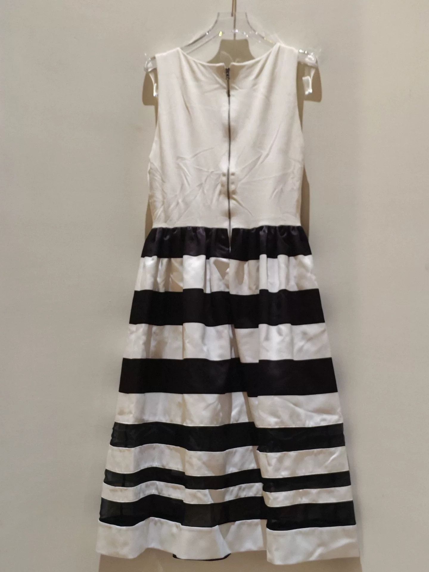 Alice + Olivia Alice + Olivia Black White Stripe Sleeveless Dress Size M / US 6-8 / IT 42-44 - 3 Thumbnail