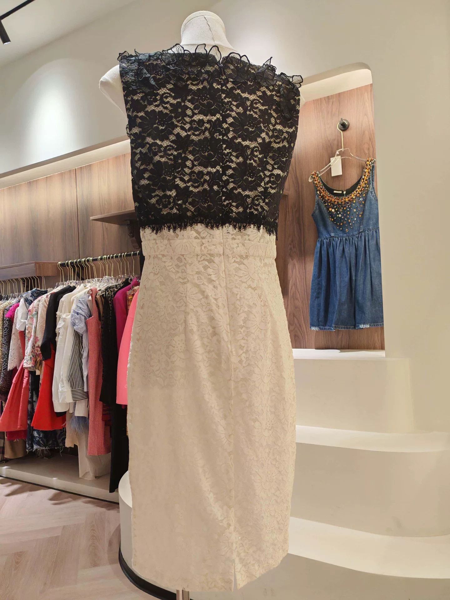 Bcbgmaxazria BCBG Black & White Lace Dress Size M / US 6-8 / IT 42-44 - 7 Thumbnail