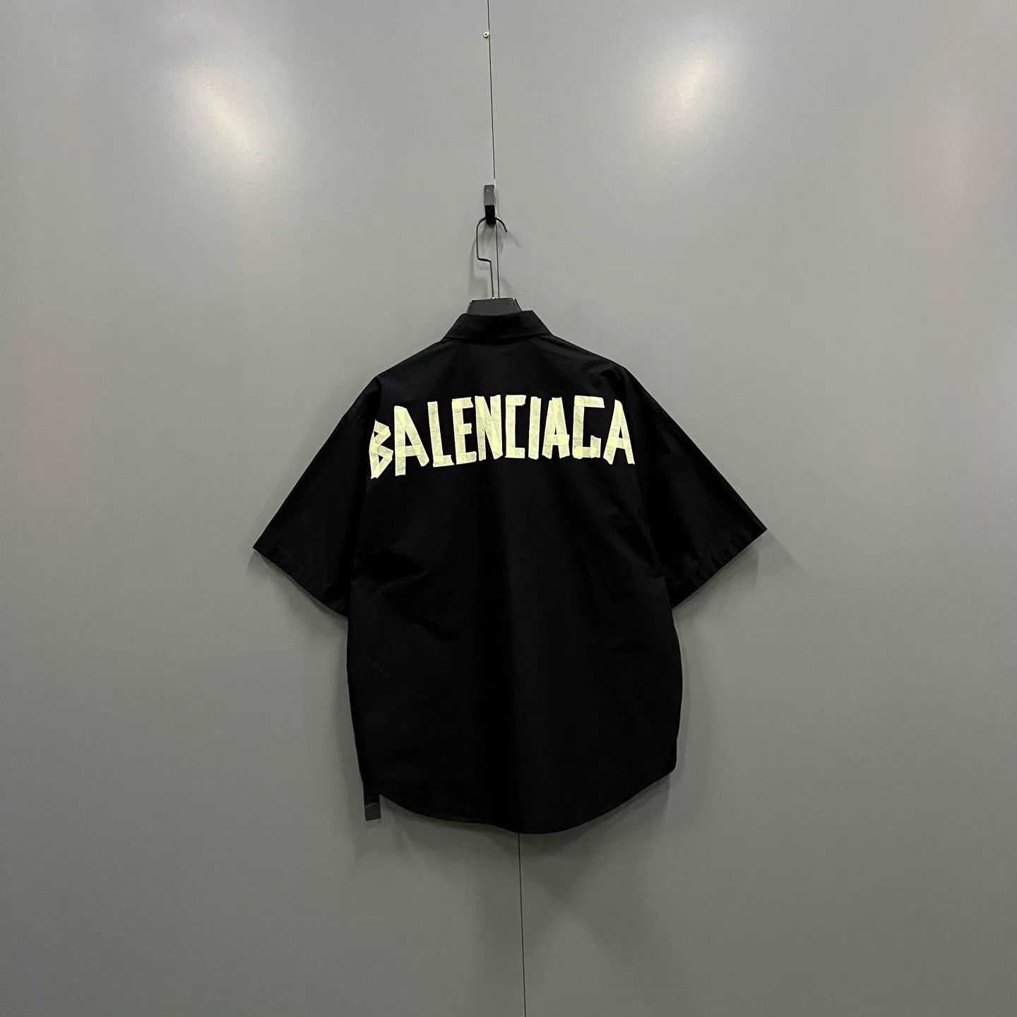Balenciaga Balenciaga Back Tape Logo Short-Sleeve Shirt Size M / US 6-8 / IT 42-44 - 2 Thumbnail