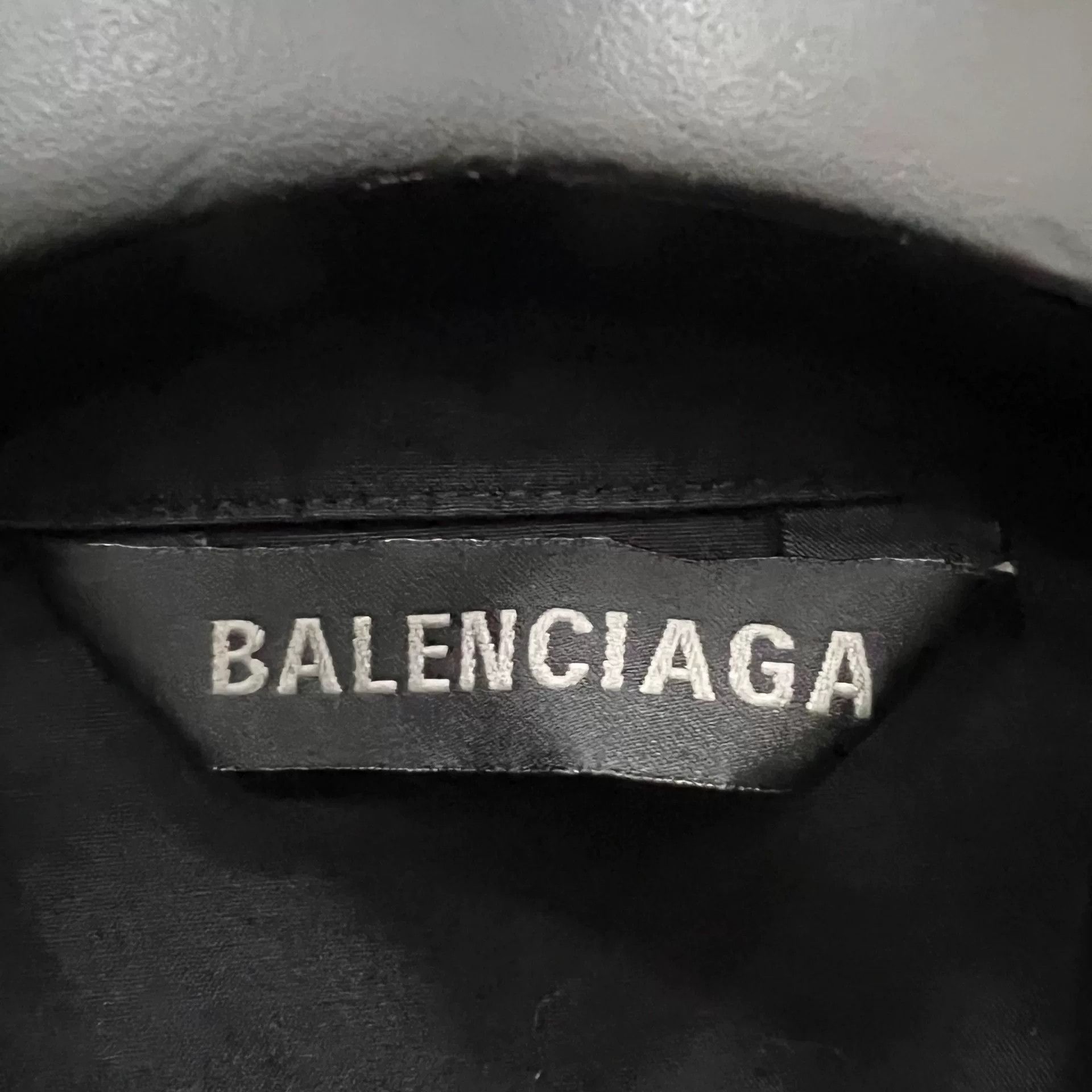 Balenciaga Balenciaga Back Tape Logo Short-Sleeve Shirt Size M / US 6-8 / IT 42-44 - 3 Thumbnail