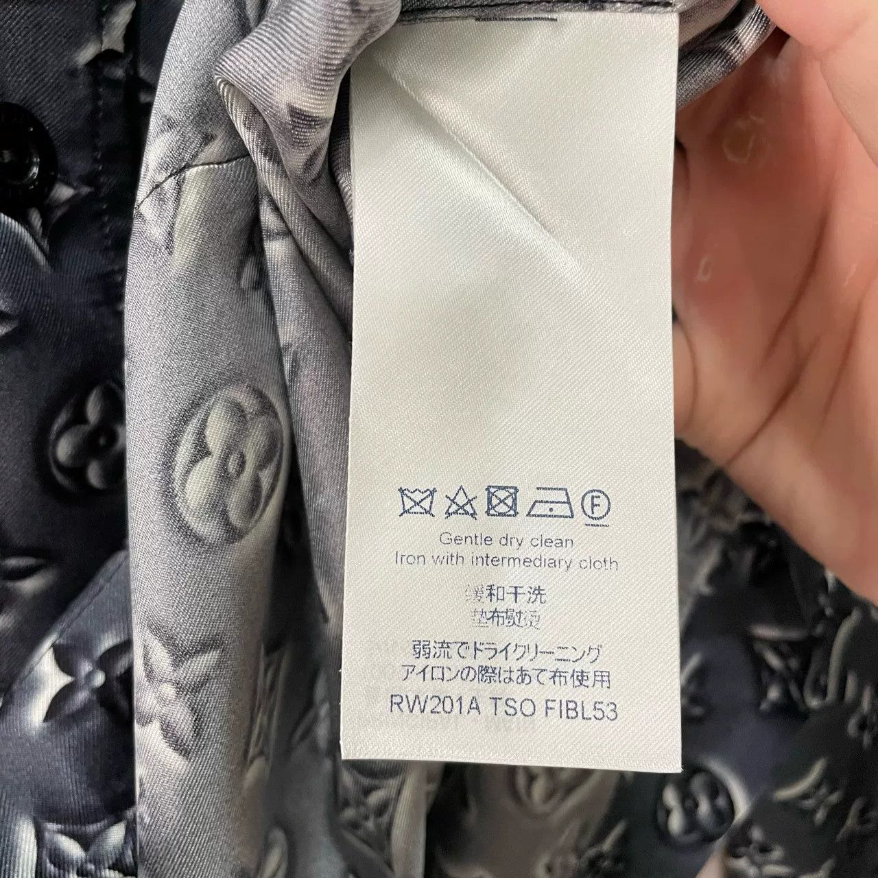 Louis Vuitton Louis Vuitton Monogram Silk Pajamas Size ONE SIZE - 6 Thumbnail