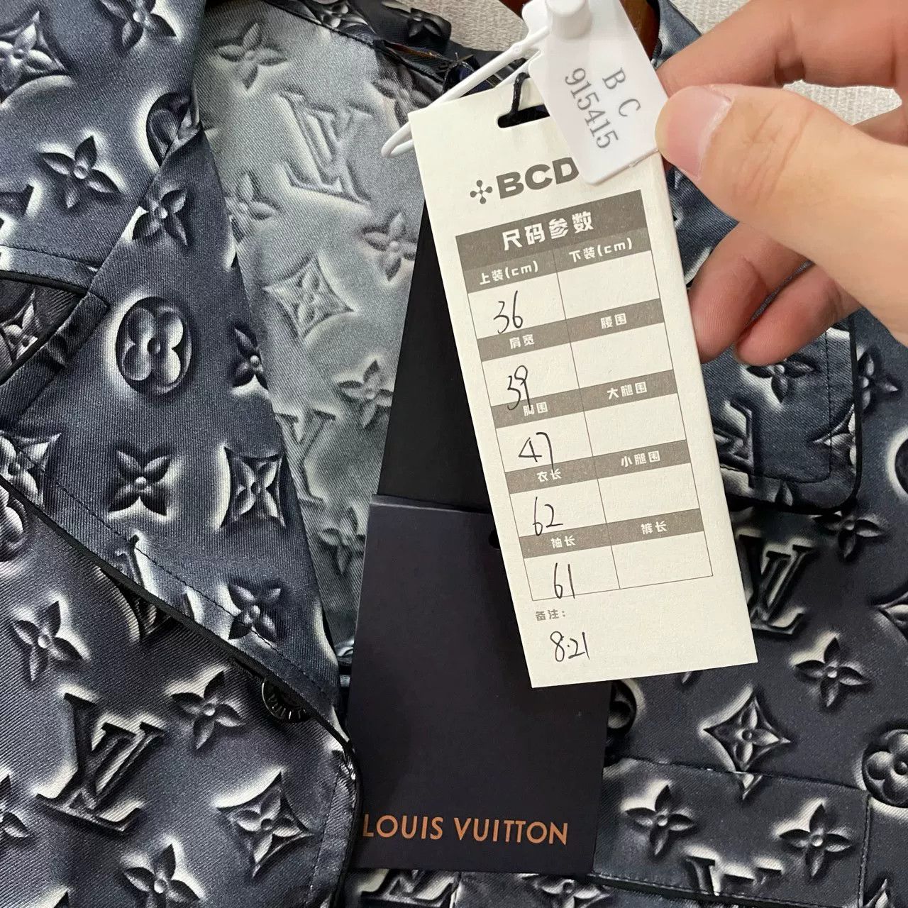 Louis Vuitton Louis Vuitton Monogram Silk Pajamas Size ONE SIZE - 7 Thumbnail