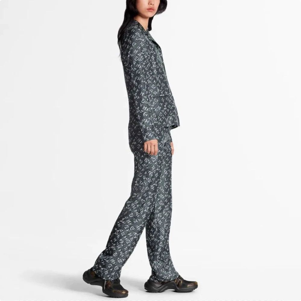 Louis Vuitton Louis Vuitton Monogram Silk Pajamas Size ONE SIZE - 4 Thumbnail