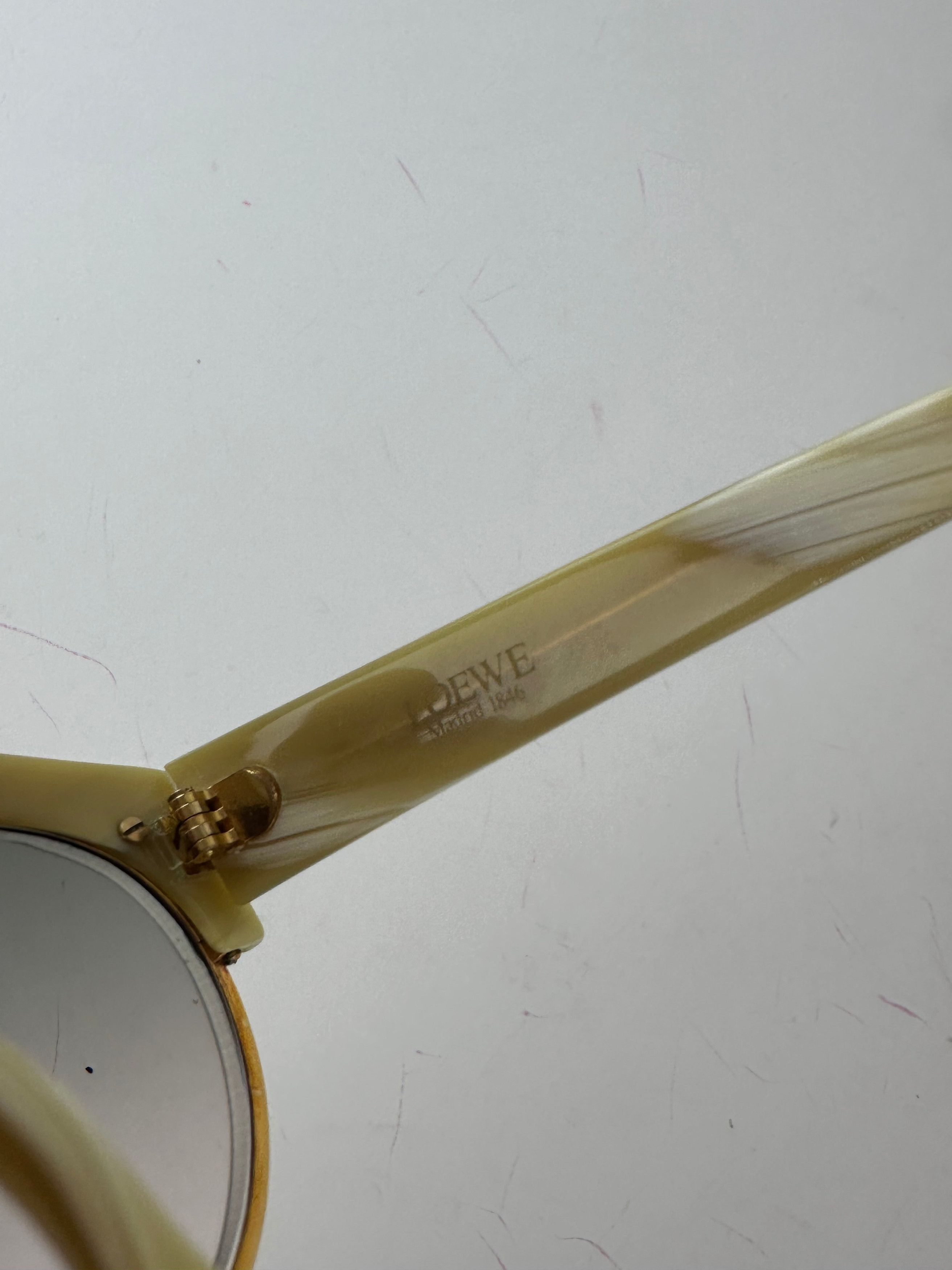 Loewe Vintage Overd Sunglasses Gold Cream Size ONE SIZE - 9 Thumbnail