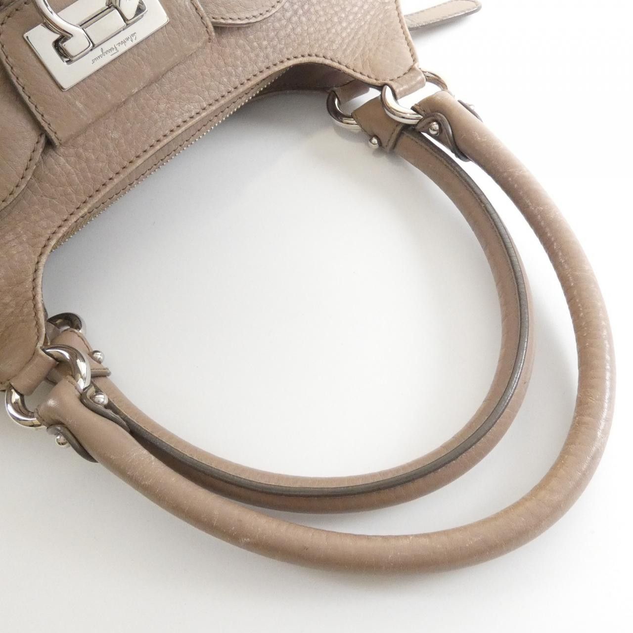 Salvatore Ferragamo Salvatore Ferragamo Salvatore Ferragamo Calf Shoulder Bag Leather Shoulder Bag 21A069 DUTY FREE for USA Size ONE SIZE - 6 Thumbnail