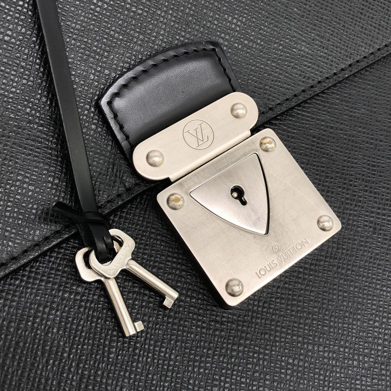 Louis Vuitton Louis Vuitton Louis Vuitton Taiga Laguito Leather Briefcase Leather Business Bag M31092 DUTY FREE for USA Size ONE SIZE - 5 Thumbnail