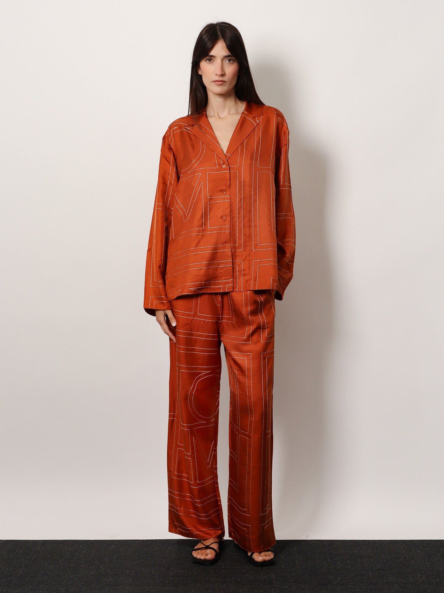 Toteme Silk Trousers With Monogram Logo Embroidery Size 25" / US 0 / IT 36 - 2 Thumbnail