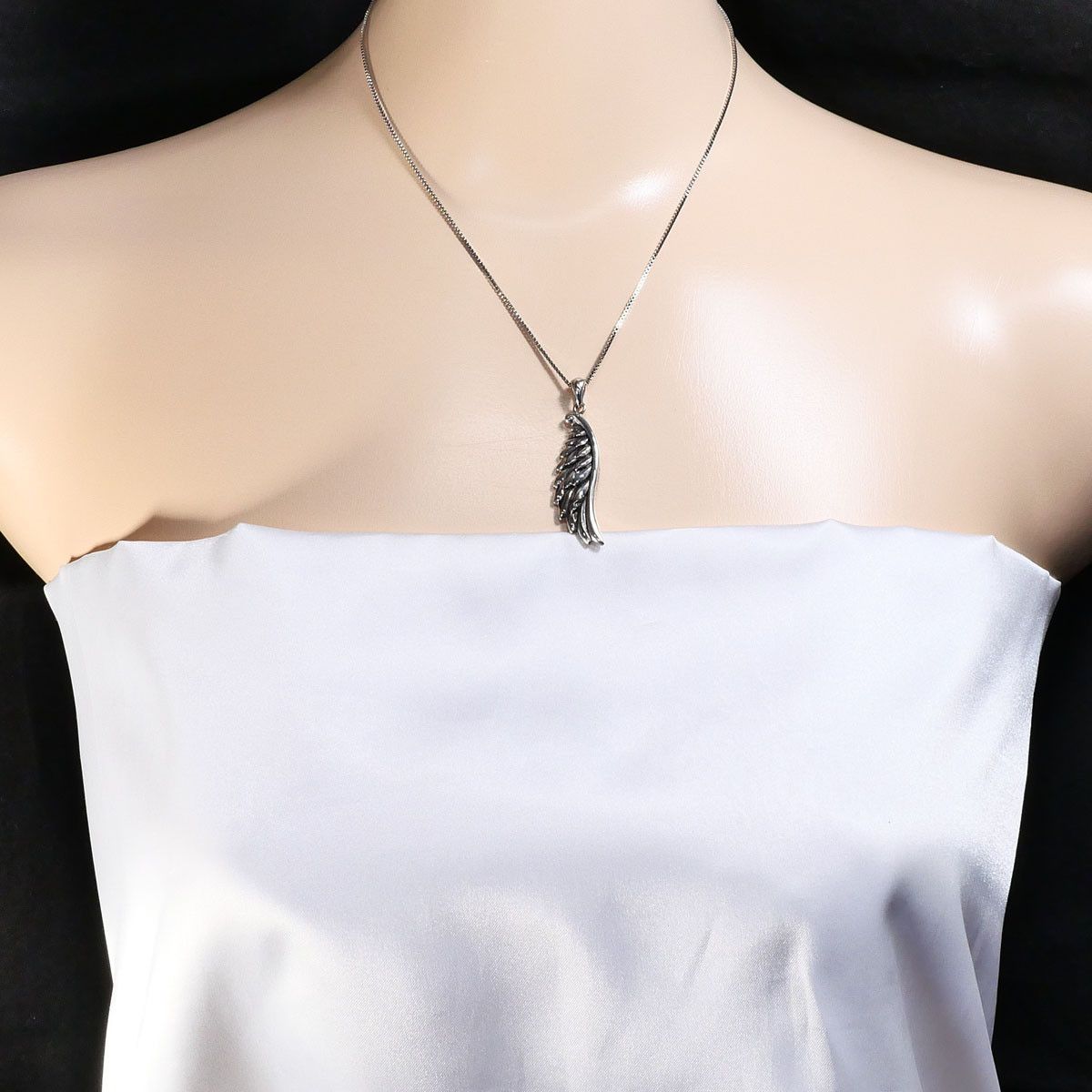 Other Other Silver Feather Necklace Precious Metal Necklace DUTY FREE for USA Size ONE SIZE - 5 Thumbnail
