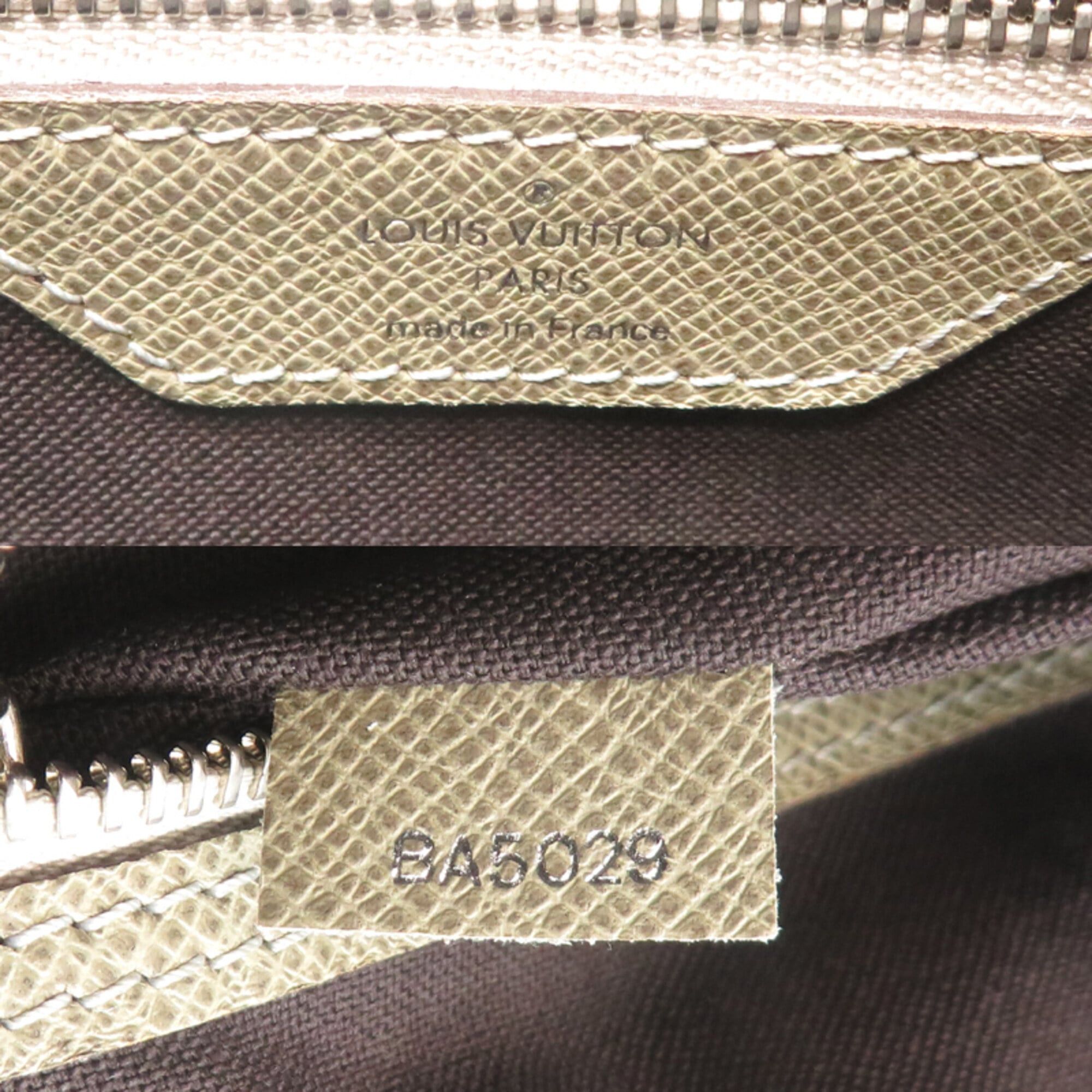 Louis Vuitton Louis Vuitton Roman MM Women's/Men's Shoulder Bag M32625 Taiga Polaire Size ONE SIZE - 7 Thumbnail