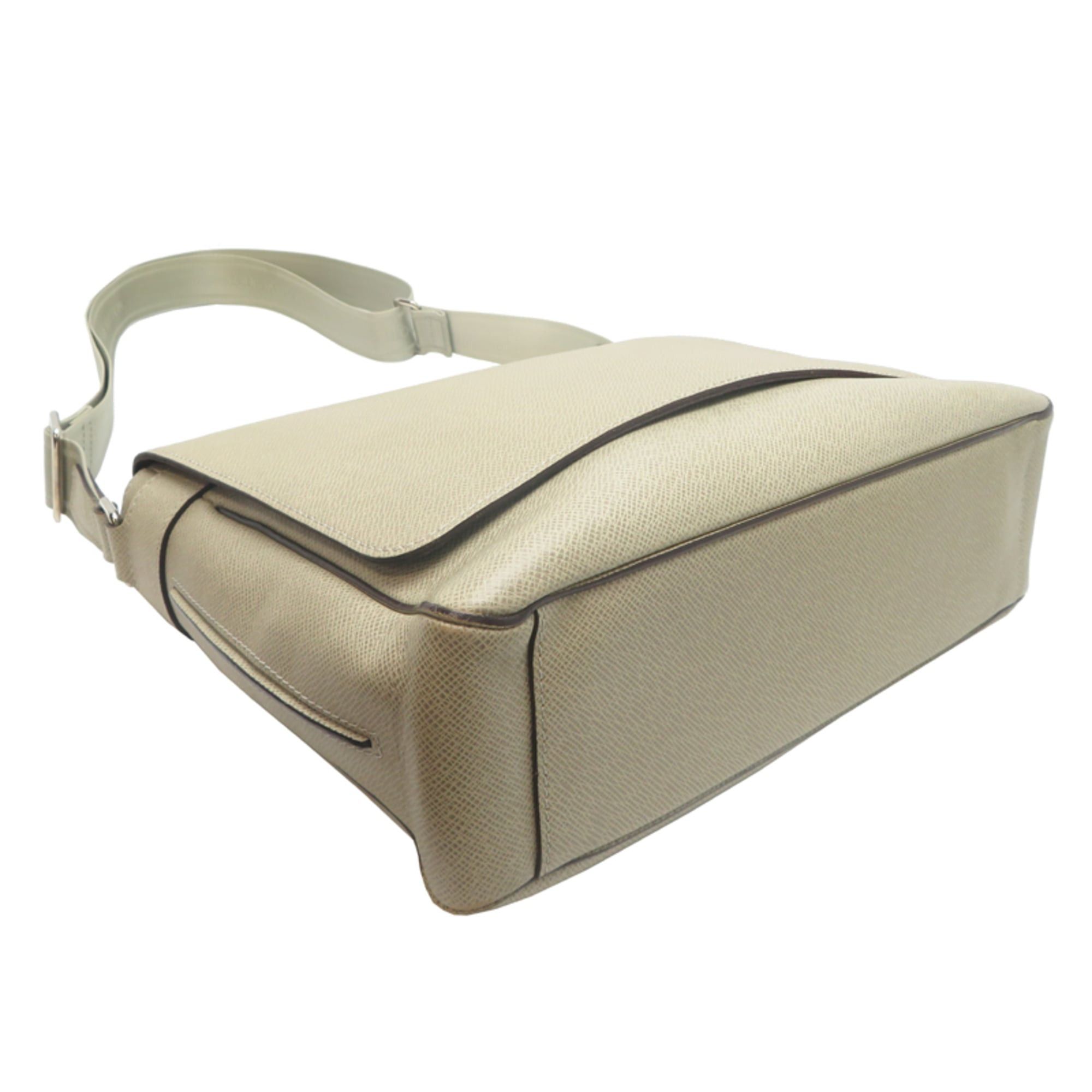 Louis Vuitton Louis Vuitton Roman MM Women's/Men's Shoulder Bag M32625 Taiga Polaire Size ONE SIZE - 3 Thumbnail