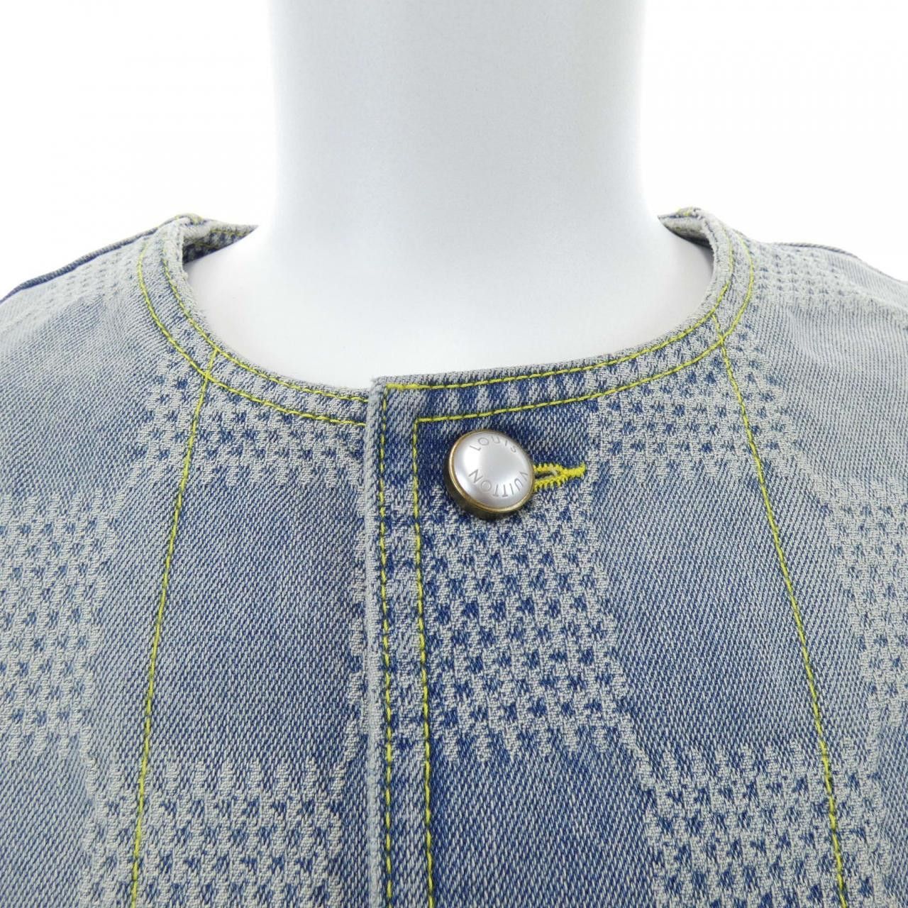 Louis Vuitton Louis Vuitton Louis Vuitton Denim Jacket Textile Outerwear HRA70WGRT DUTY FREE for USA Size ONE SIZE - 5 Thumbnail