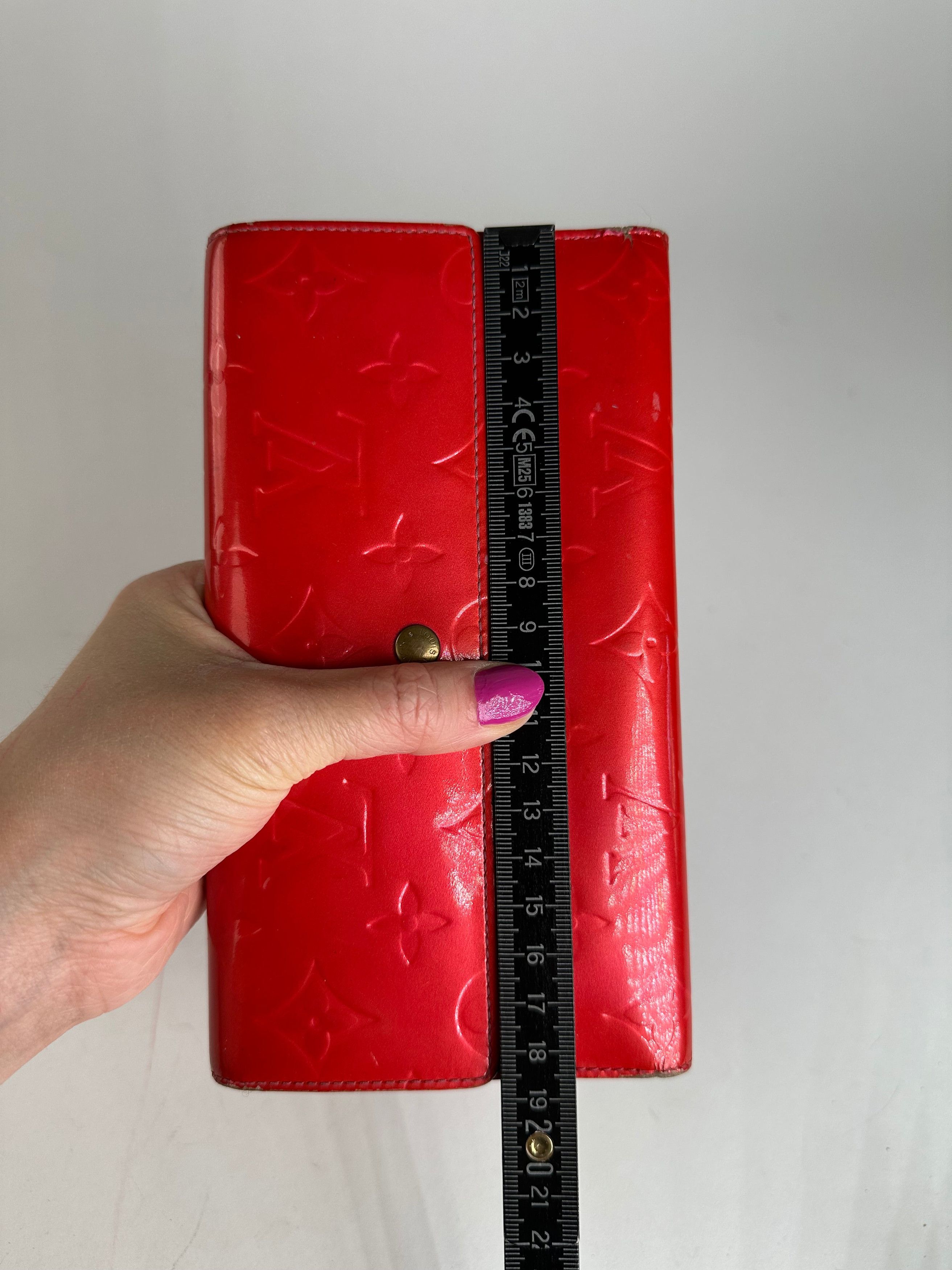 Louis Vuitton Vintage Vernis Monogram Sarah Long Wallet Pomme d'Amour Size ONE SIZE - 7 Thumbnail