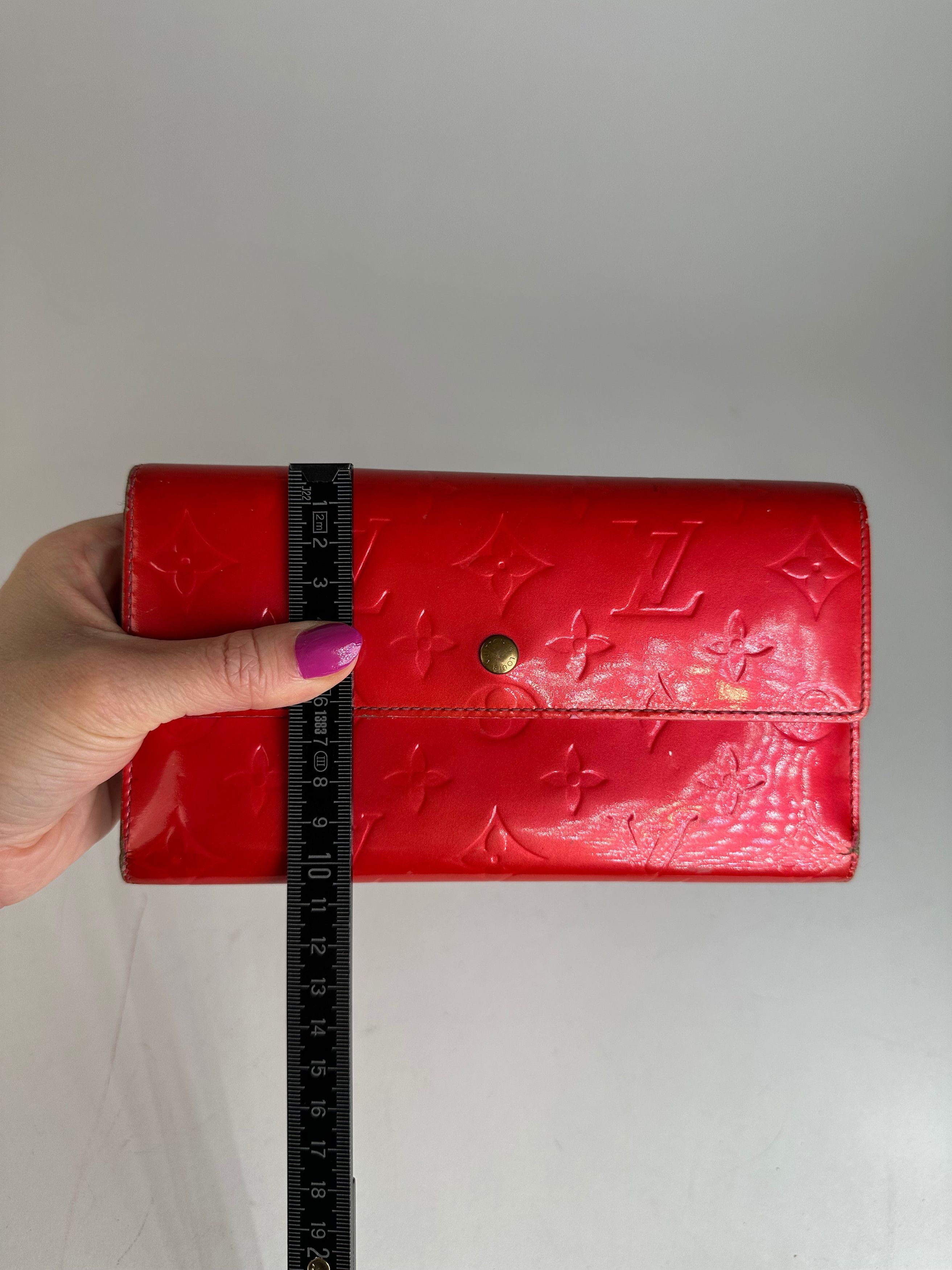 Louis Vuitton Vintage Vernis Monogram Sarah Long Wallet Pomme d'Amour Size ONE SIZE - 8 Thumbnail