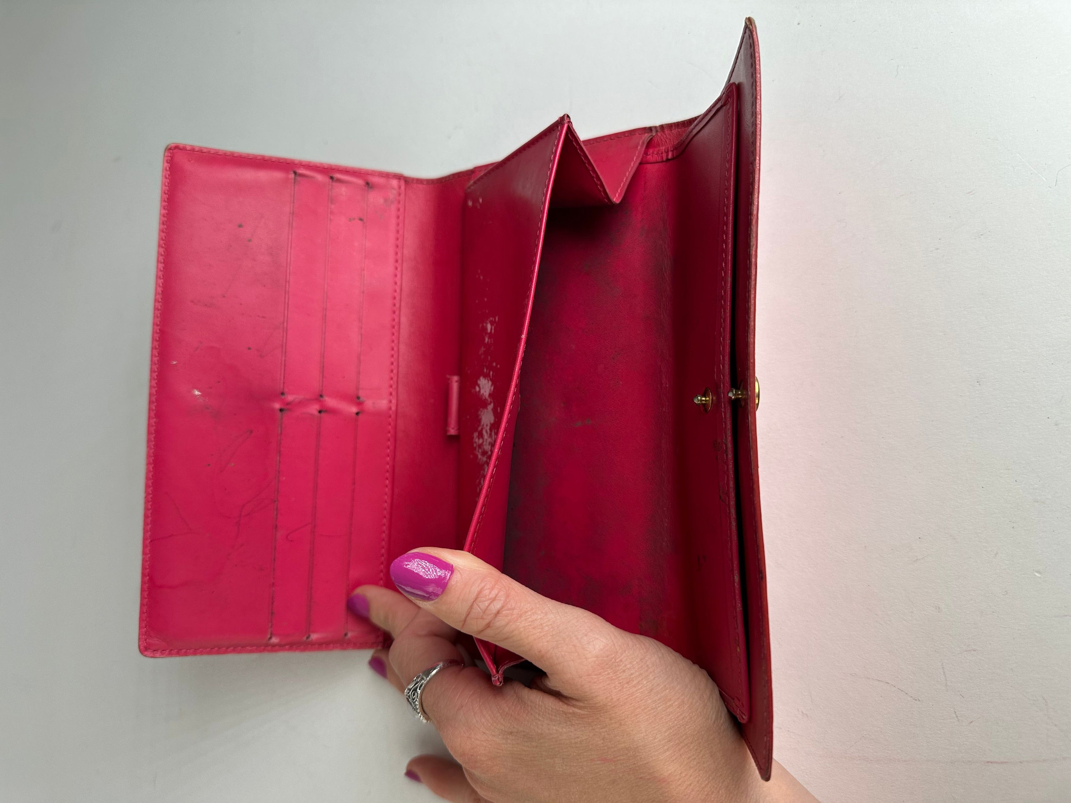 Louis Vuitton Vintage Vernis Monogram Sarah Long Wallet Pomme d'Amour Size ONE SIZE - 5 Thumbnail