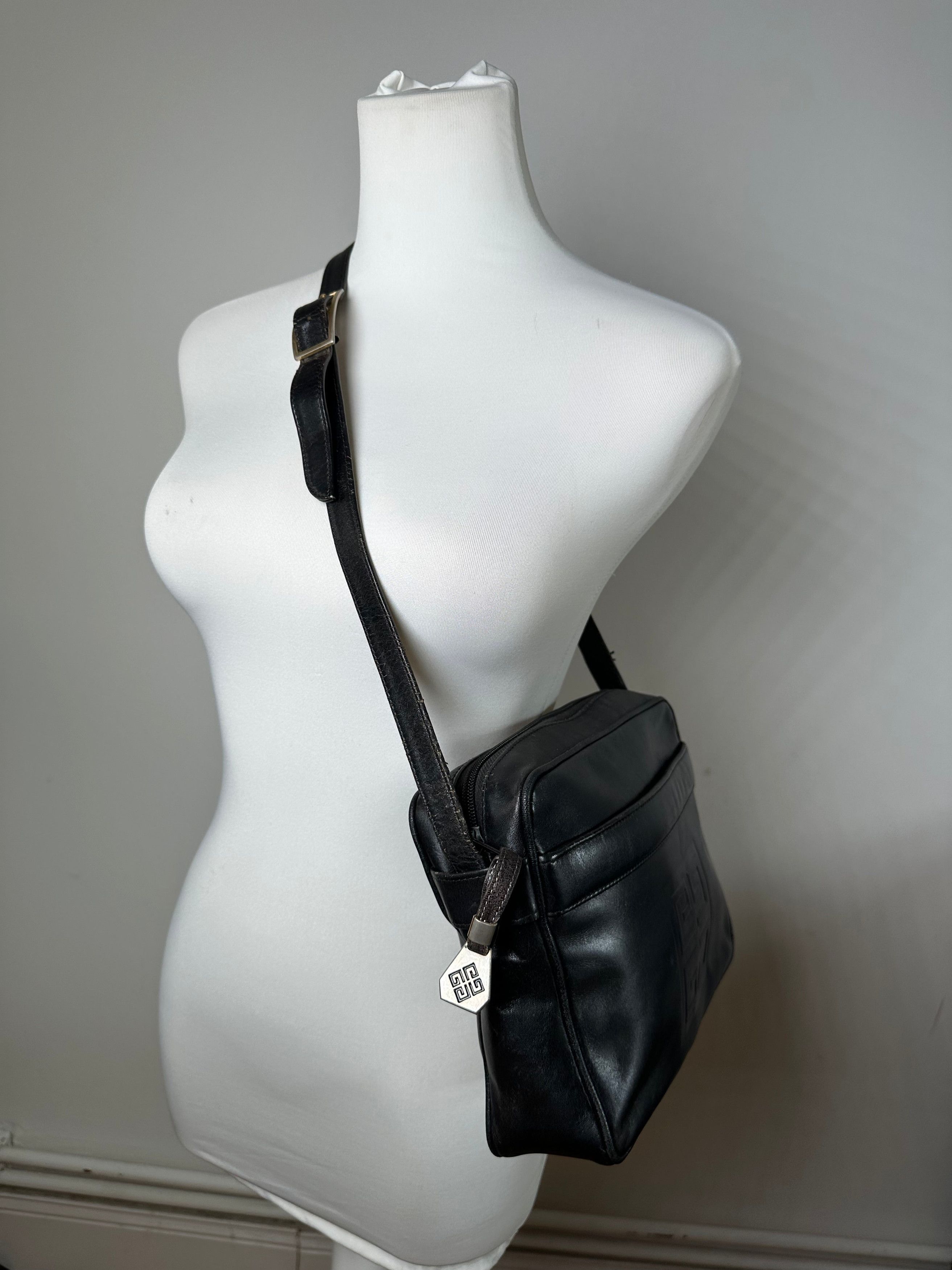 Givenchy Vintage 4G Smooth Leather Crossbody Shoulder Bag Black Size ONE SIZE - 6 Thumbnail