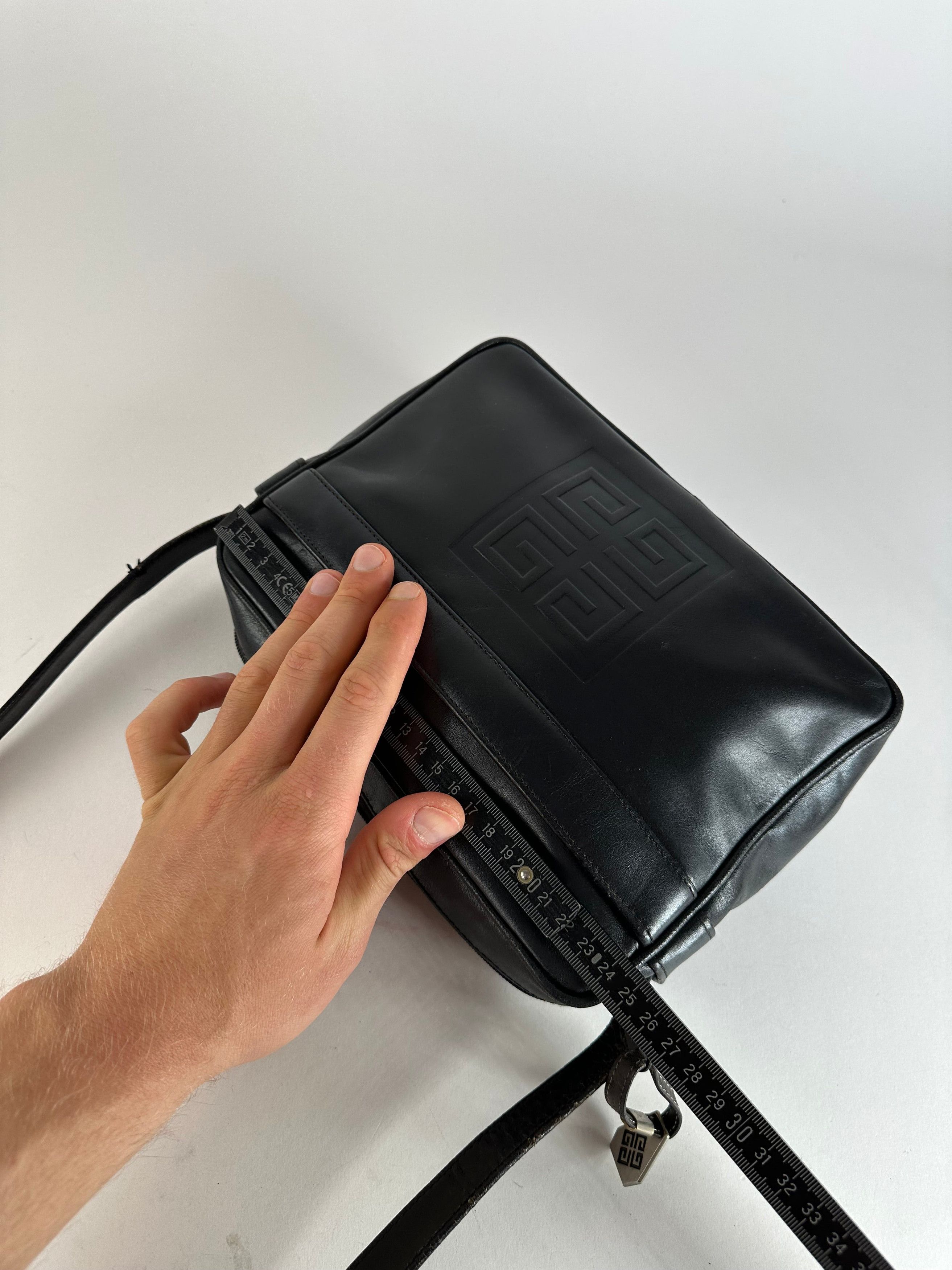 Givenchy Vintage 4G Smooth Leather Crossbody Shoulder Bag Black Size ONE SIZE - 8 Thumbnail