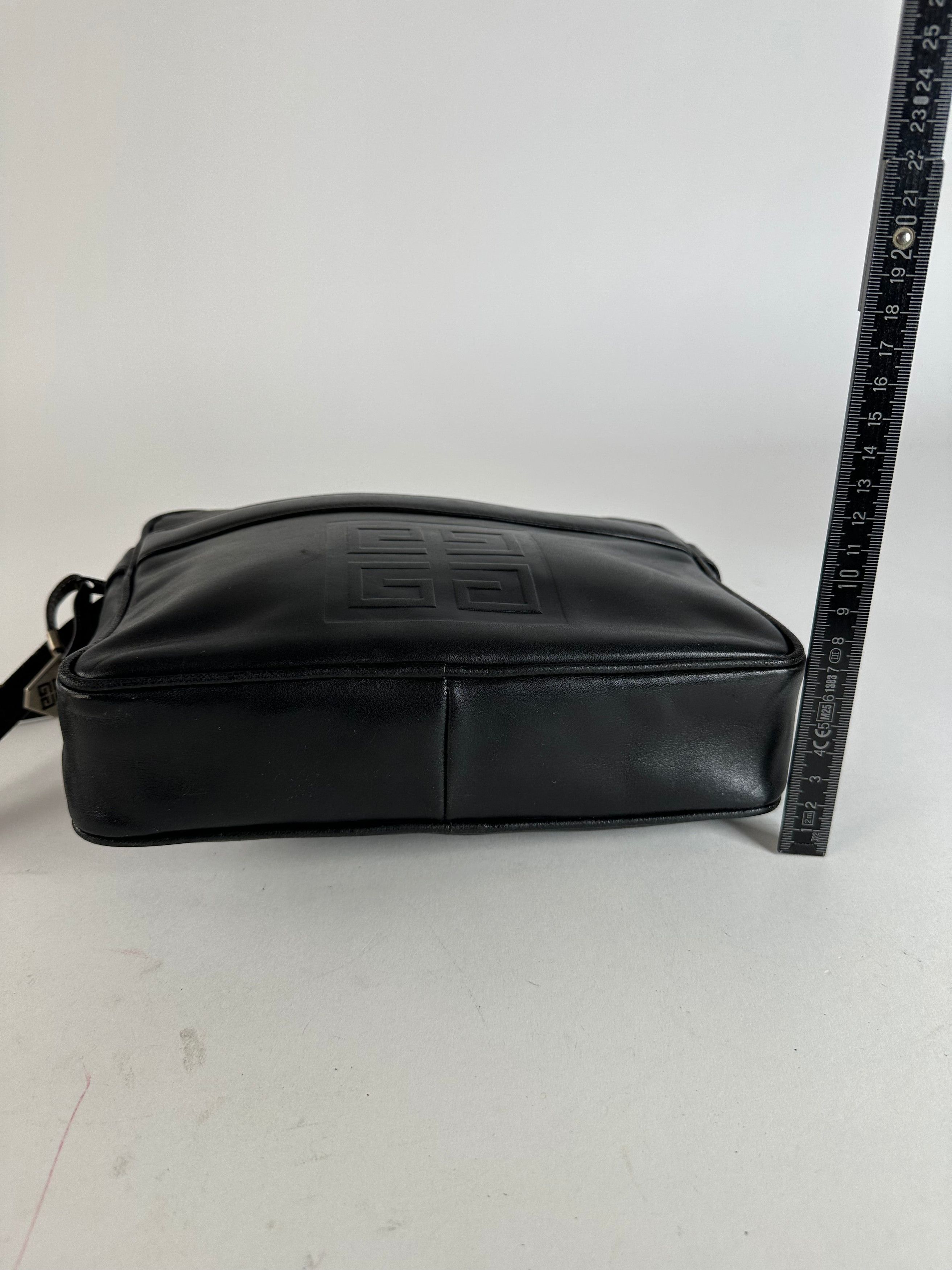 Givenchy Vintage 4G Smooth Leather Crossbody Shoulder Bag Black Size ONE SIZE - 11 Thumbnail