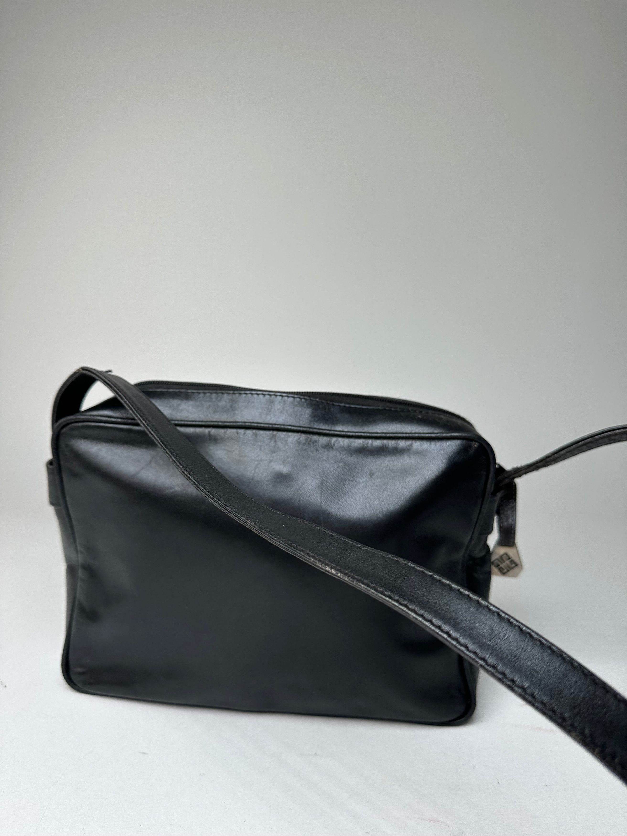 Givenchy Vintage 4G Smooth Leather Crossbody Shoulder Bag Black Size ONE SIZE - 13 Thumbnail