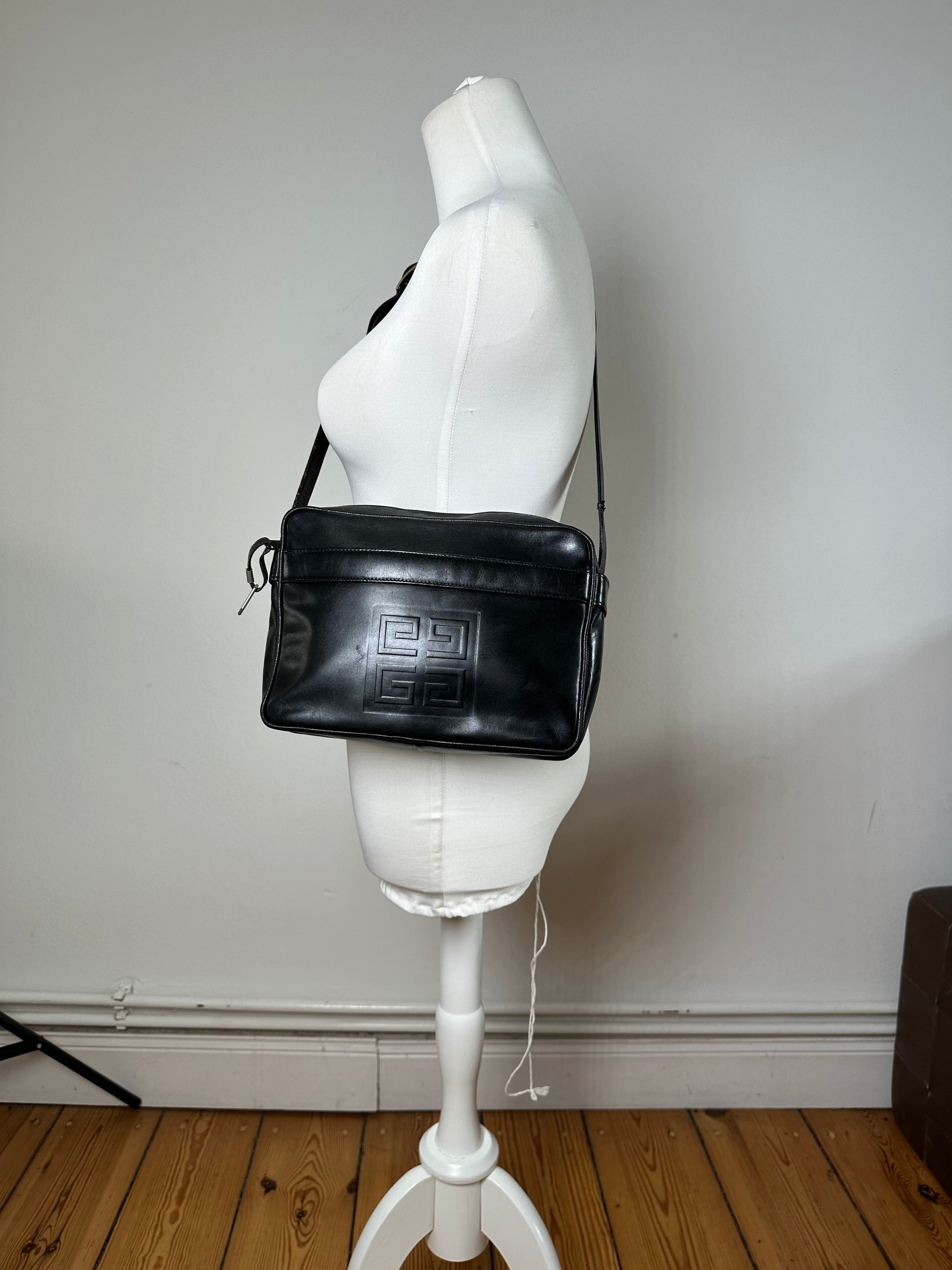 Givenchy Vintage 4G Smooth Leather Crossbody Shoulder Bag Black Size ONE SIZE - 4 Thumbnail