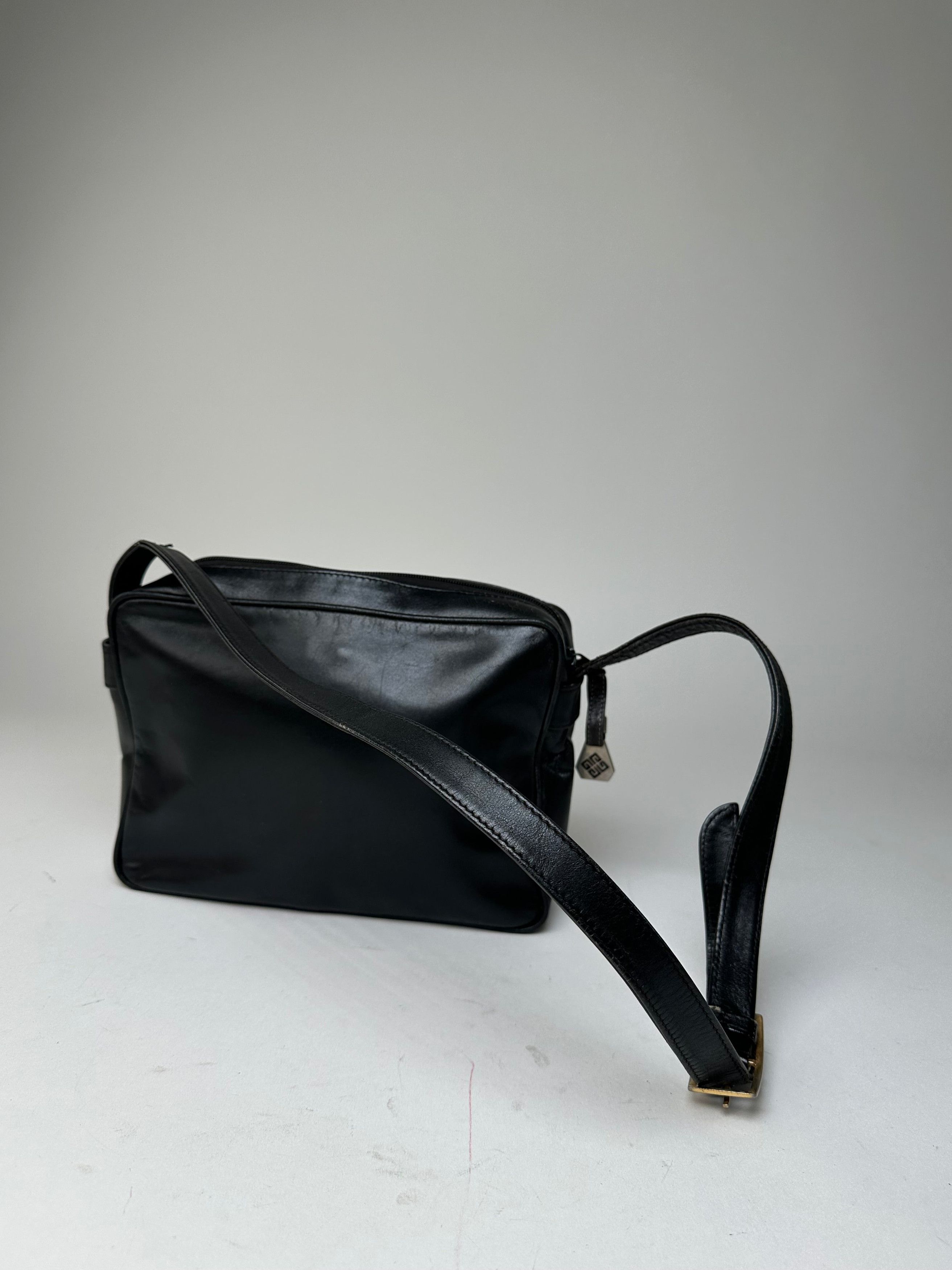 Givenchy Vintage 4G Smooth Leather Crossbody Shoulder Bag Black Size ONE SIZE - 2 Thumbnail