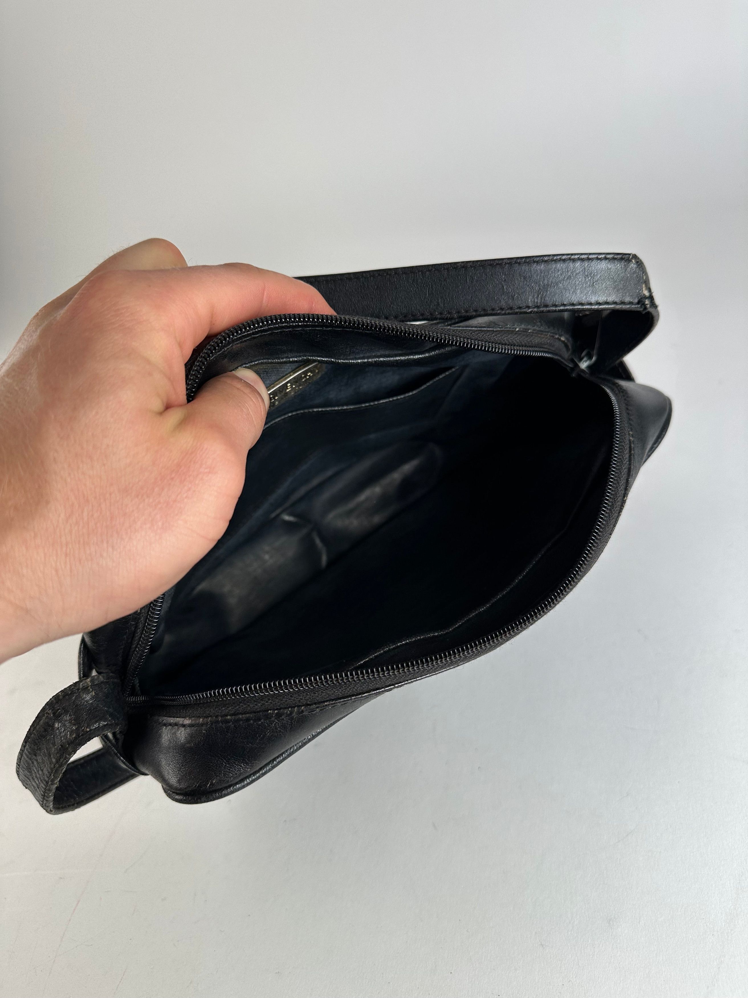 Givenchy Vintage 4G Smooth Leather Crossbody Shoulder Bag Black Size ONE SIZE - 3 Thumbnail
